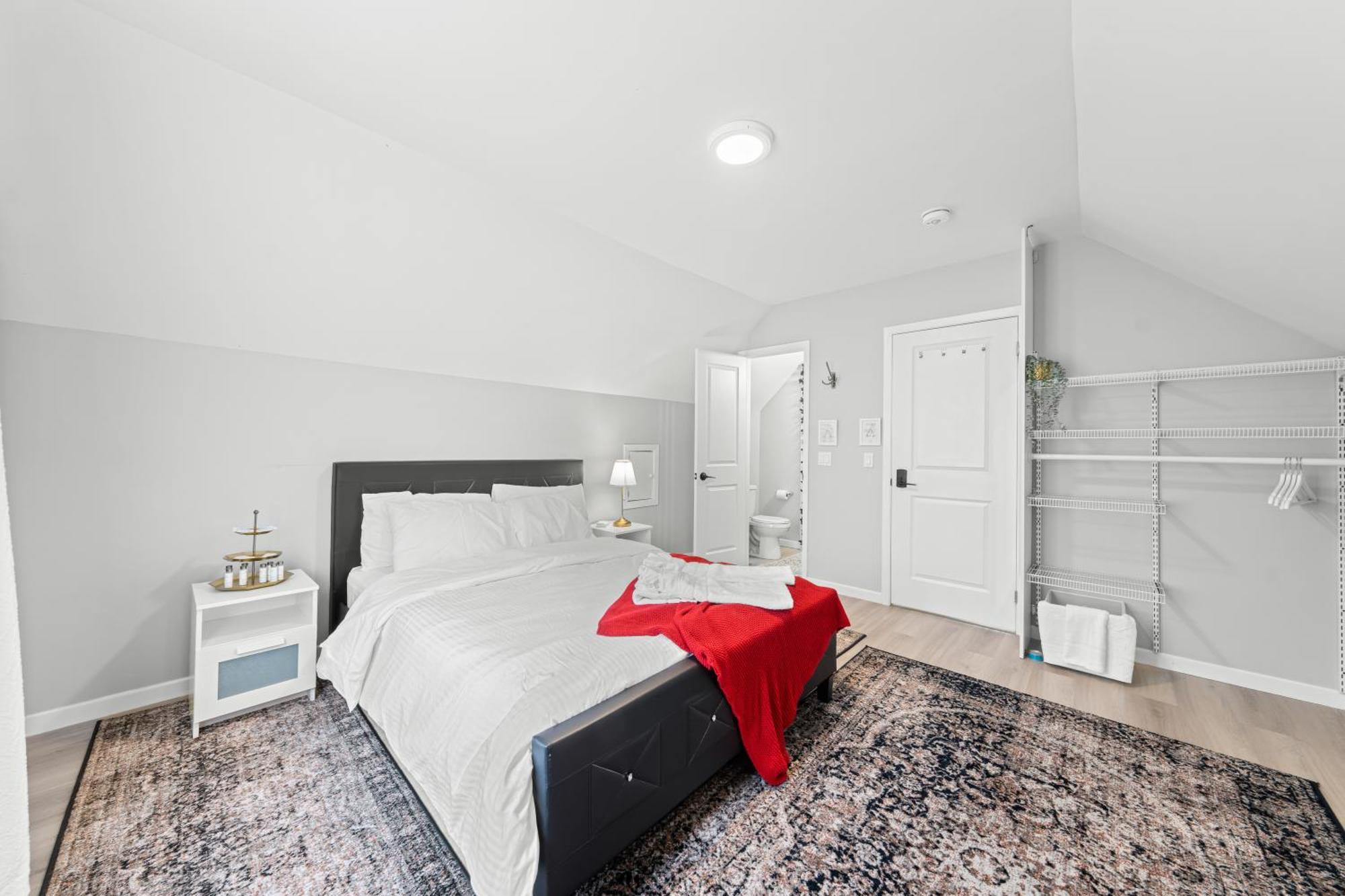 Close To Mall With Private Toilet, Free Wi-fi And Parking Homestay