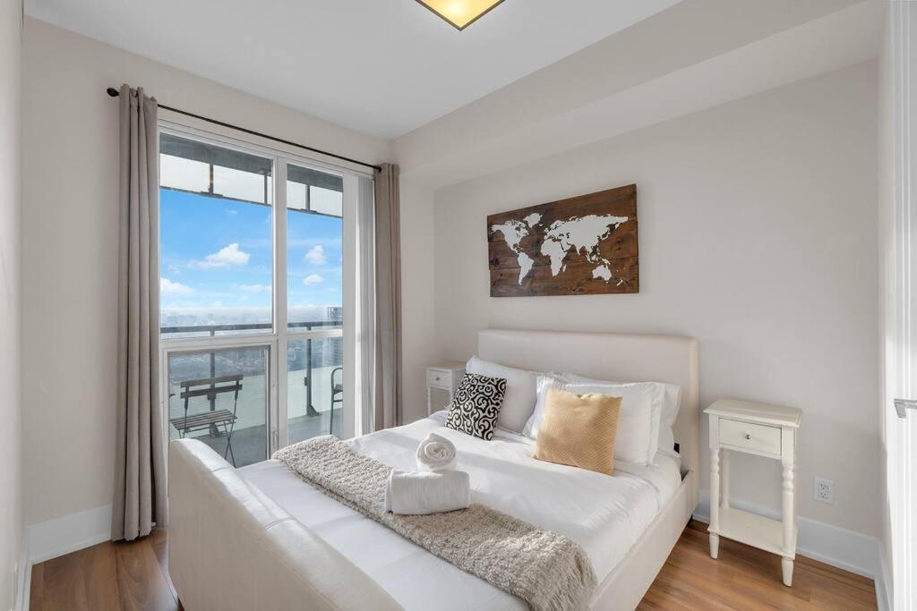 Rare 1br - Rooftop Pool, Next To Mtcc & Cn Tower