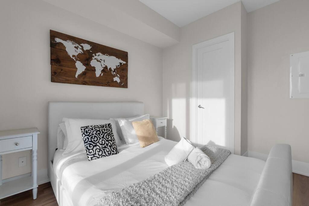 Rare 1br - Rooftop Pool, Next To Mtcc & Cn Tower Apartment *