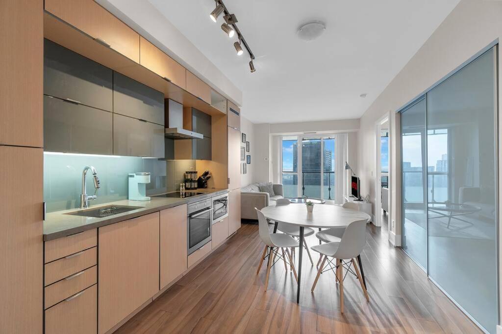 Rare 1br - Rooftop Pool, Next To Mtcc & Cn Tower Apartment Toronto
