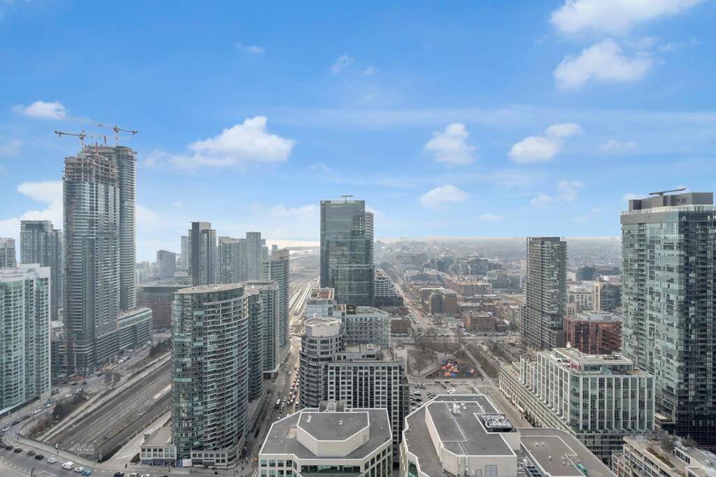 Rare 1br - Rooftop Pool, Next To Mtcc & Cn Tower