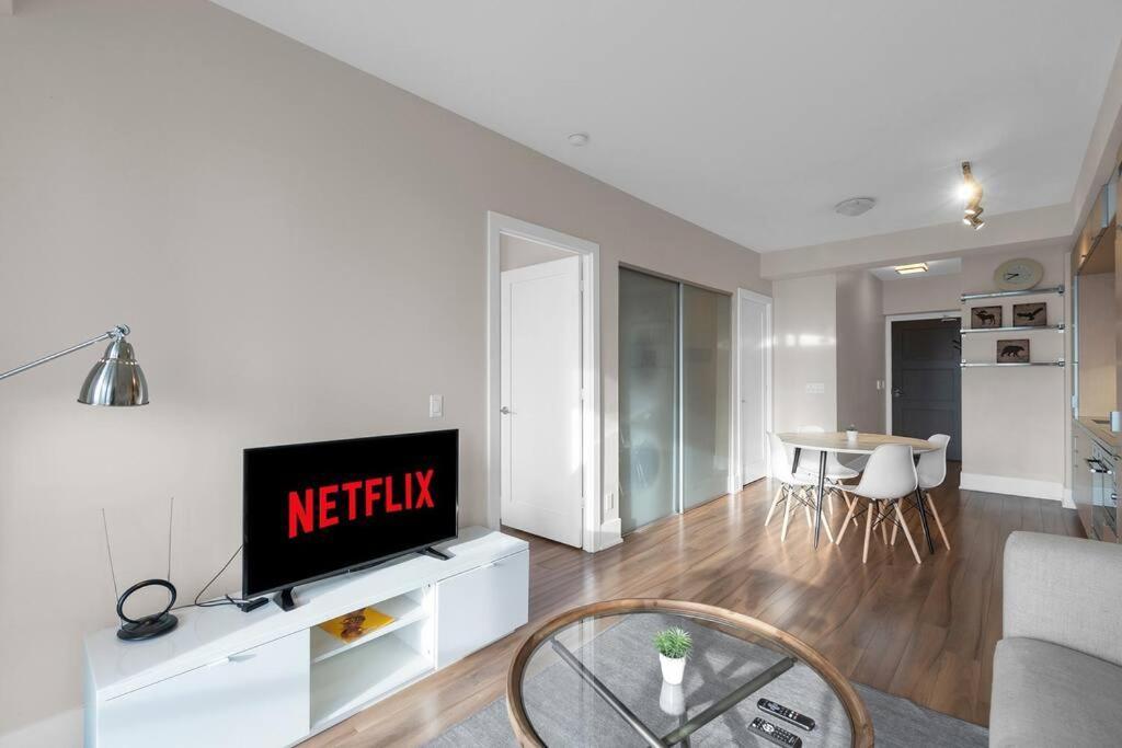 Apartment Rare 1br - Rooftop Pool, Next To Mtcc & Cn Tower *
