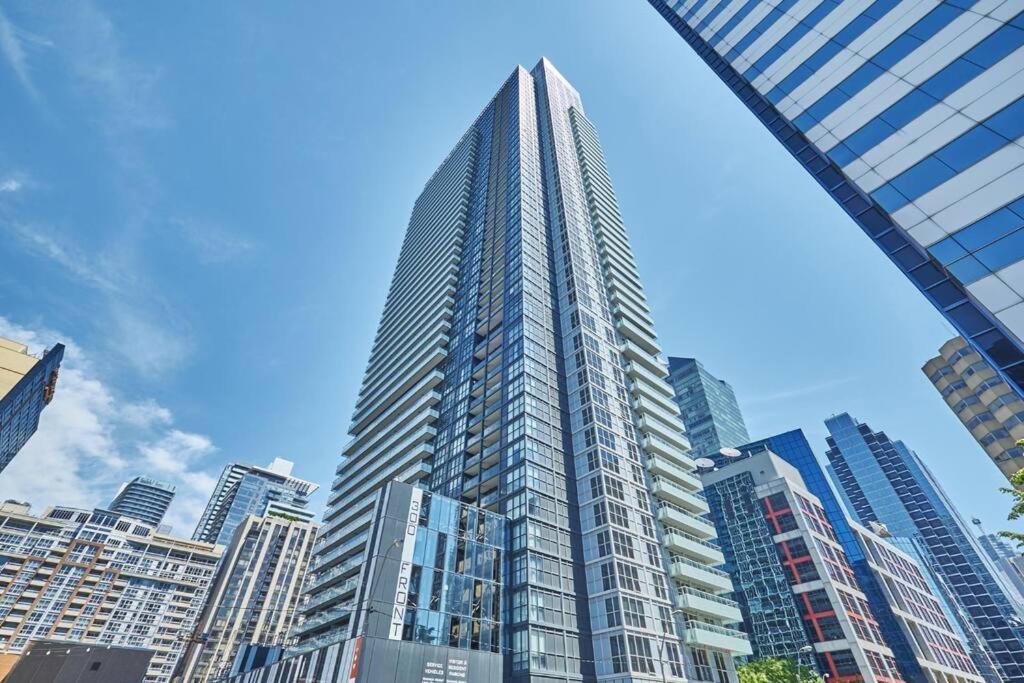 Rare 1br - Rooftop Pool, Next To Mtcc & Cn Tower Apartment