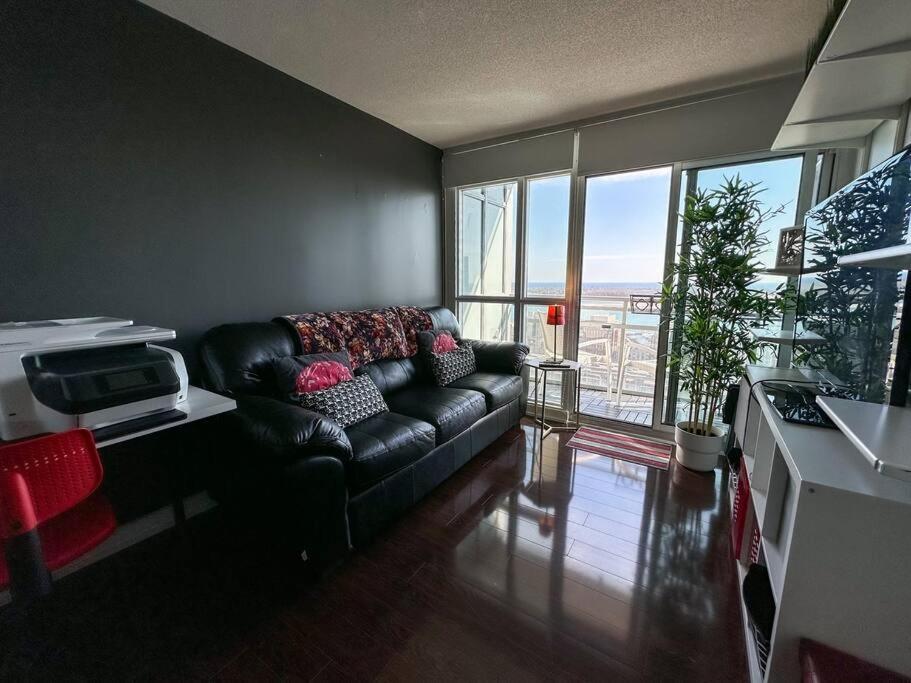 Comfort Two Beds By Cn Tower Rogers Centre Free Parking Apartment