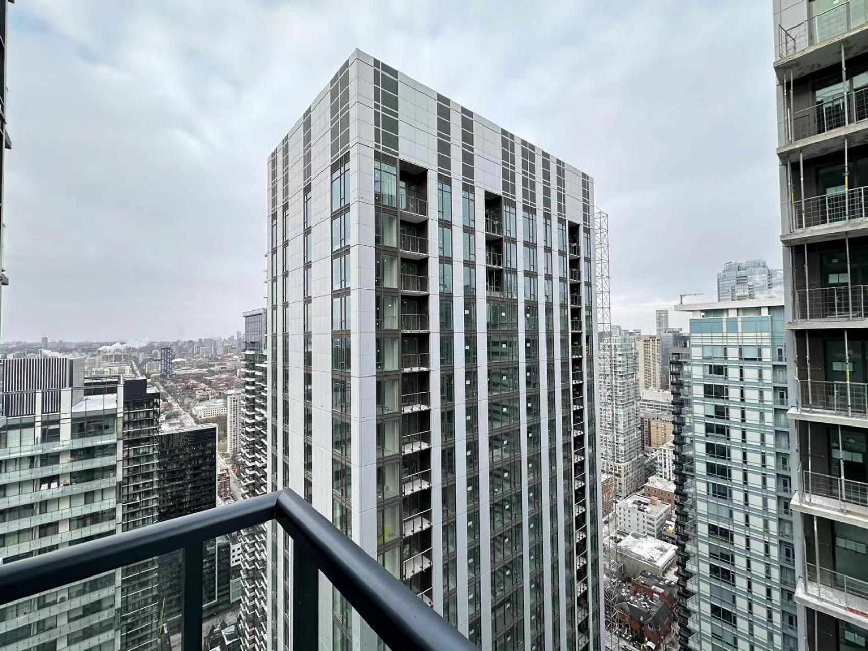 Lovely One Bedroom / Entertainment District P4
