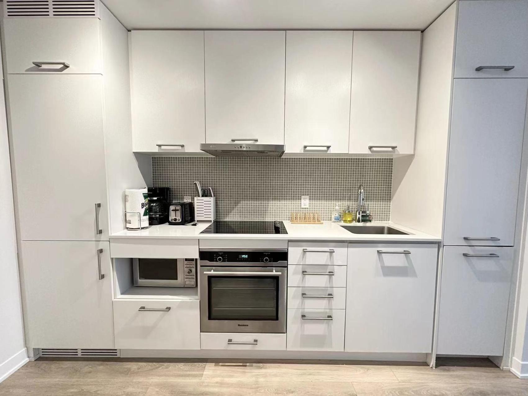 Lovely One Bedroom / Entertainment District P4 *