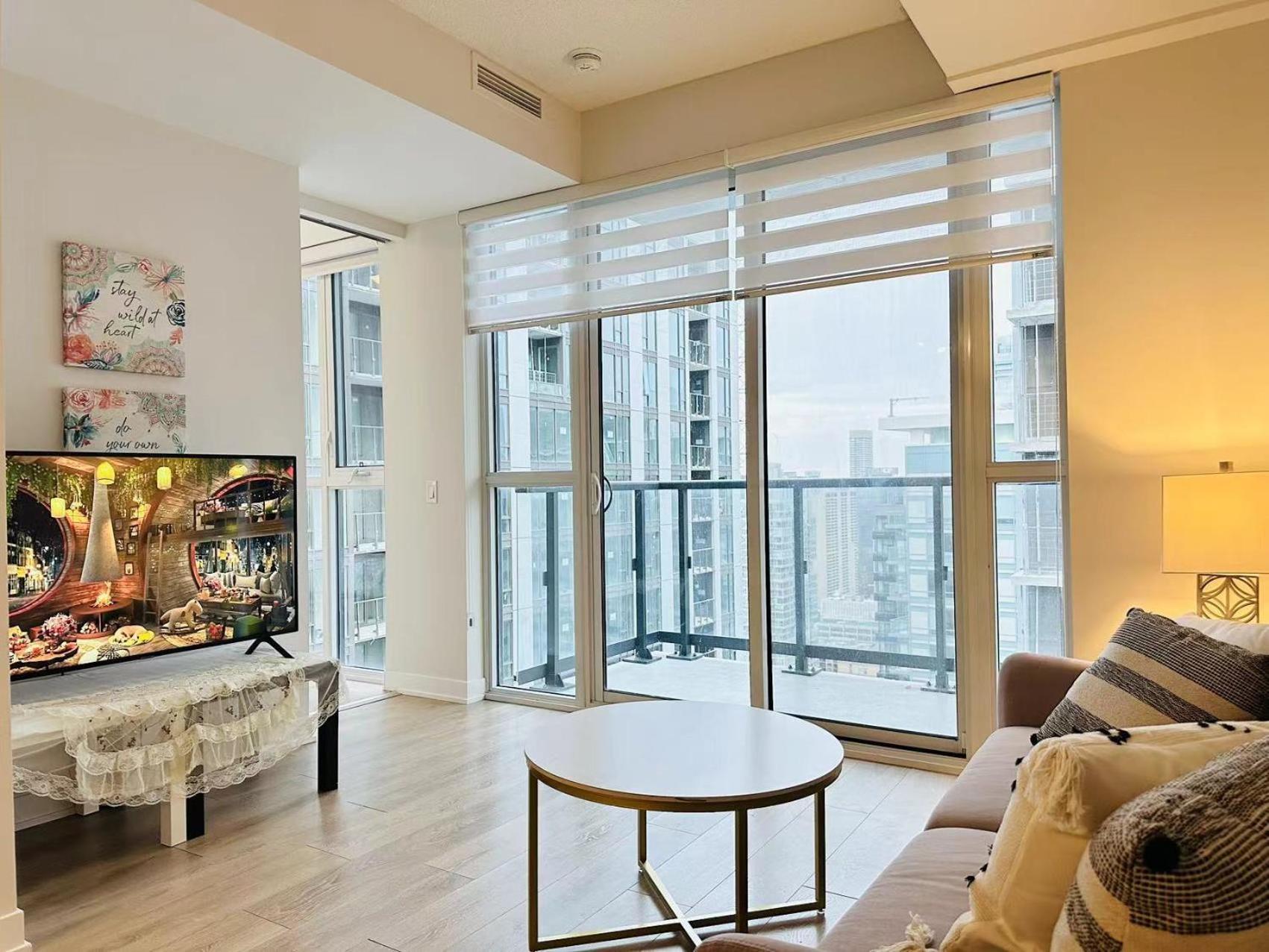 Lovely One Bedroom / Entertainment District P4 Apartment