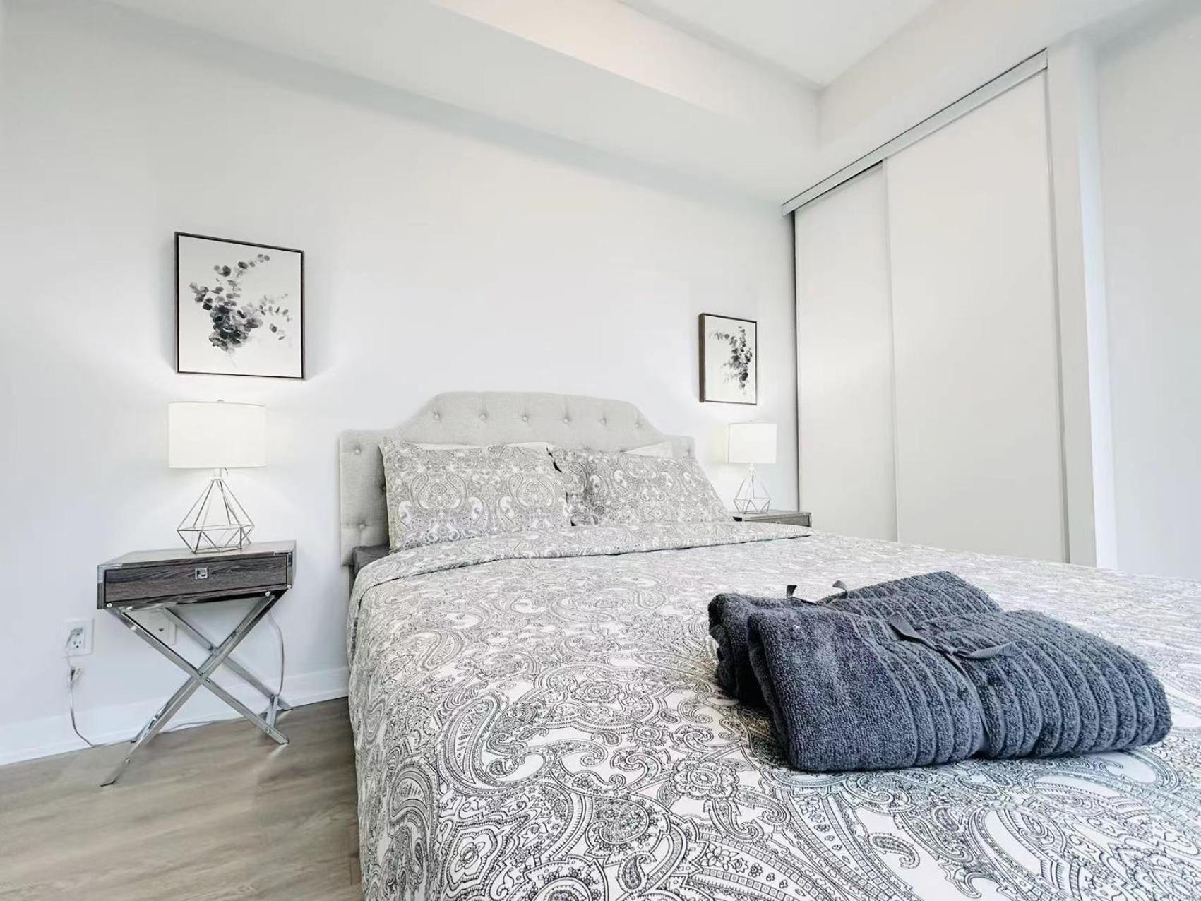 Lovely One Bedroom / Entertainment District P4 *