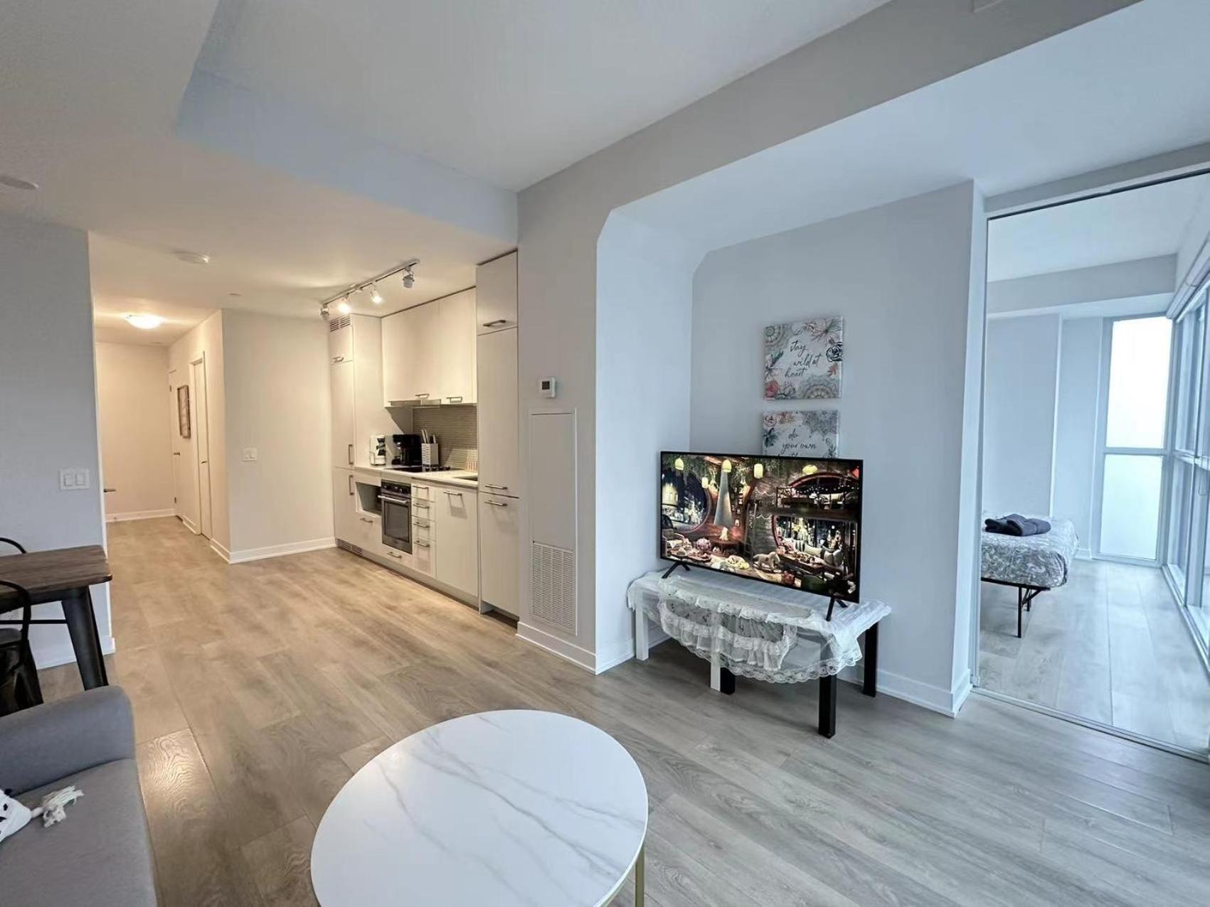 Lovely One Bedroom / Entertainment District P4 Apartment