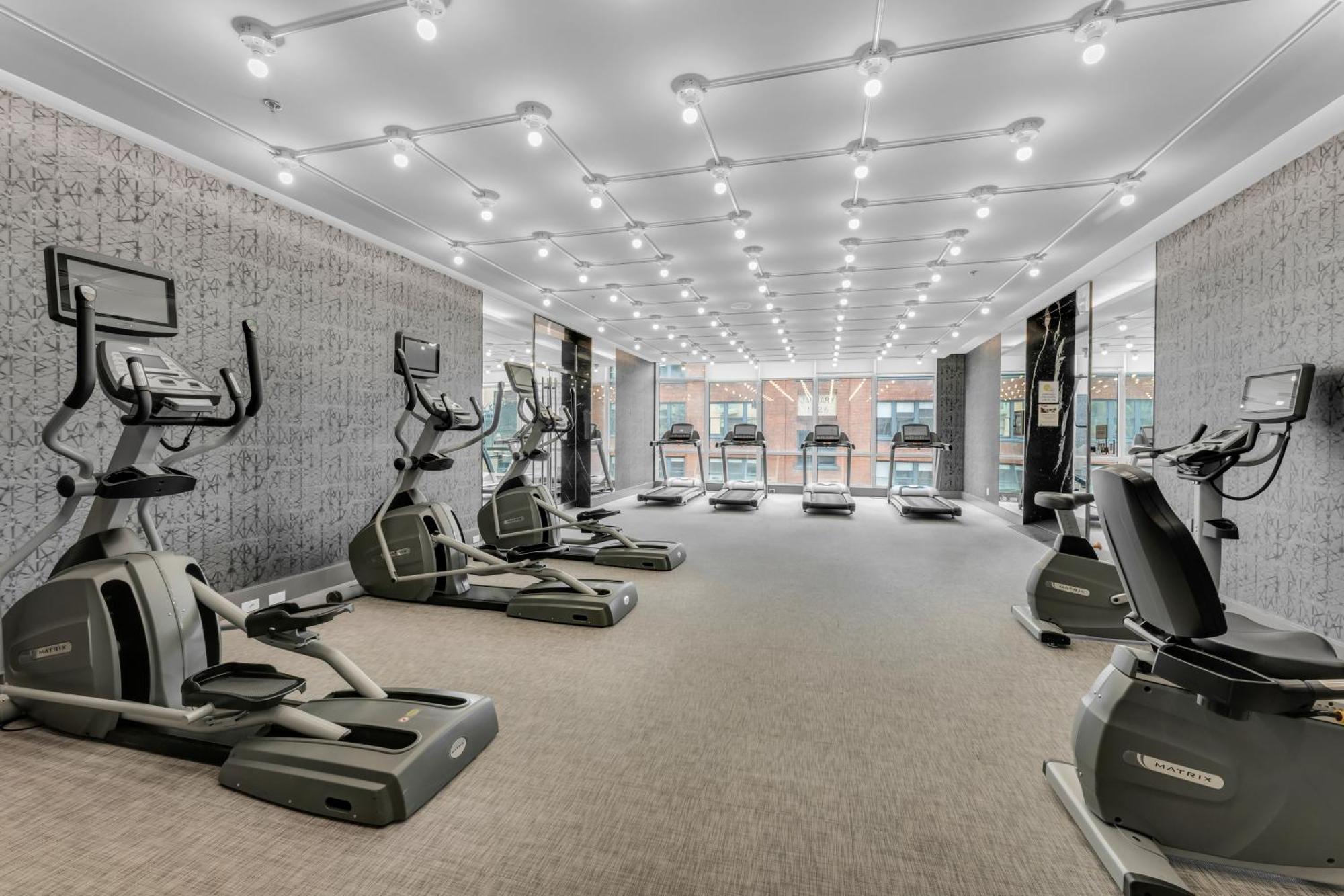Designer One Bedroom - Entertainment District