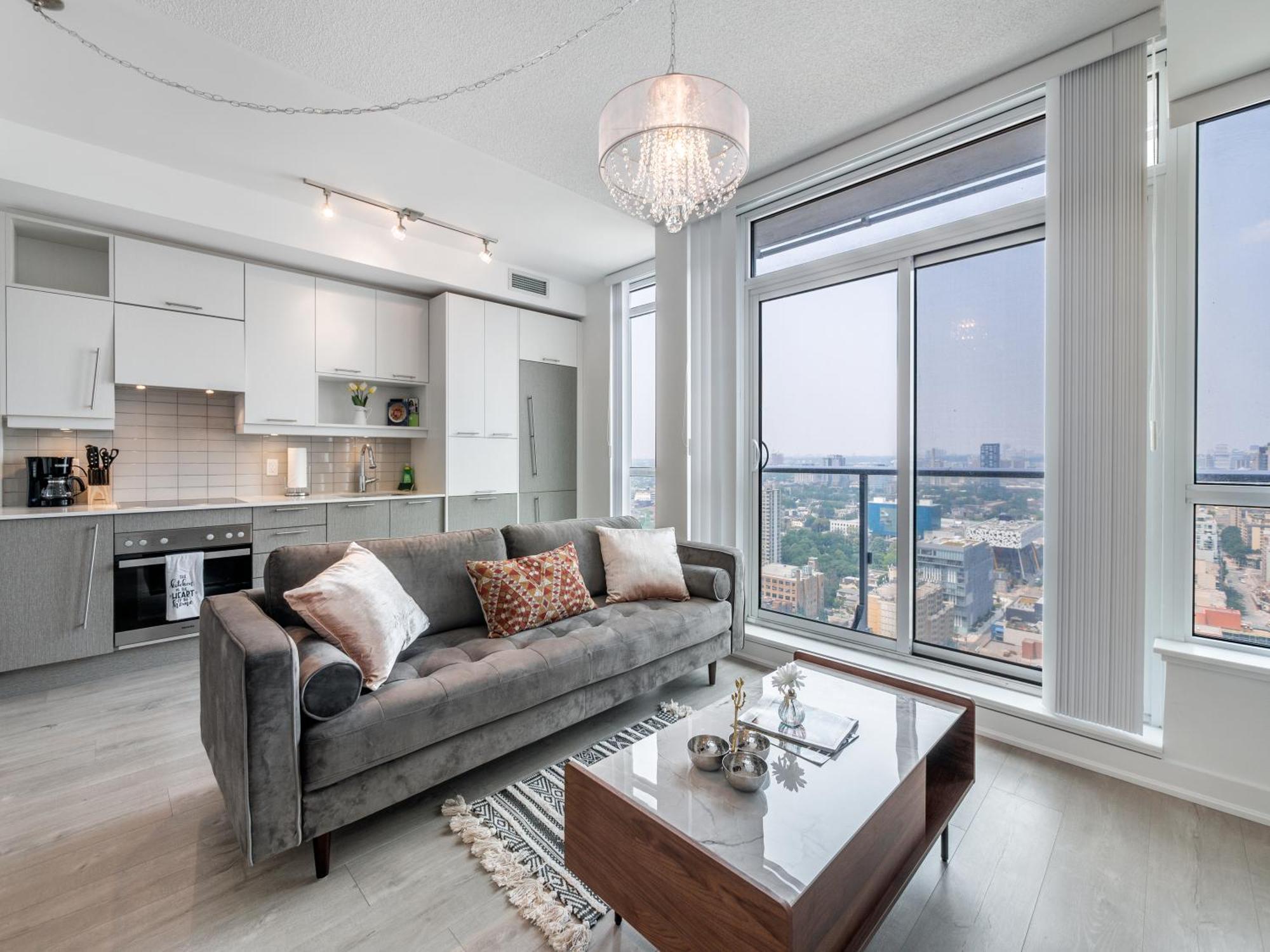 Designer One Bedroom - Entertainment District * Toronto