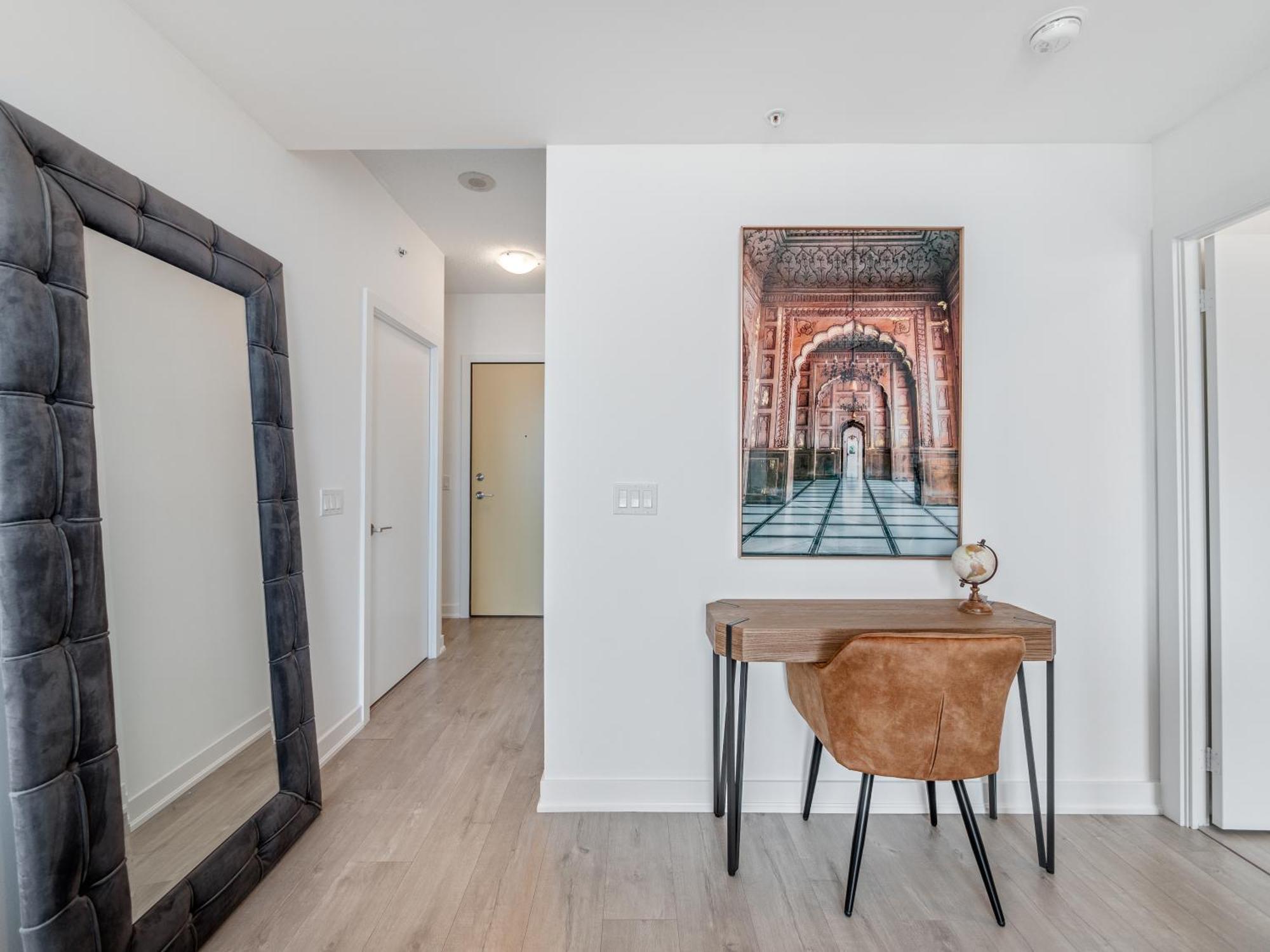 Designer One Bedroom - Entertainment District Apartment Toronto