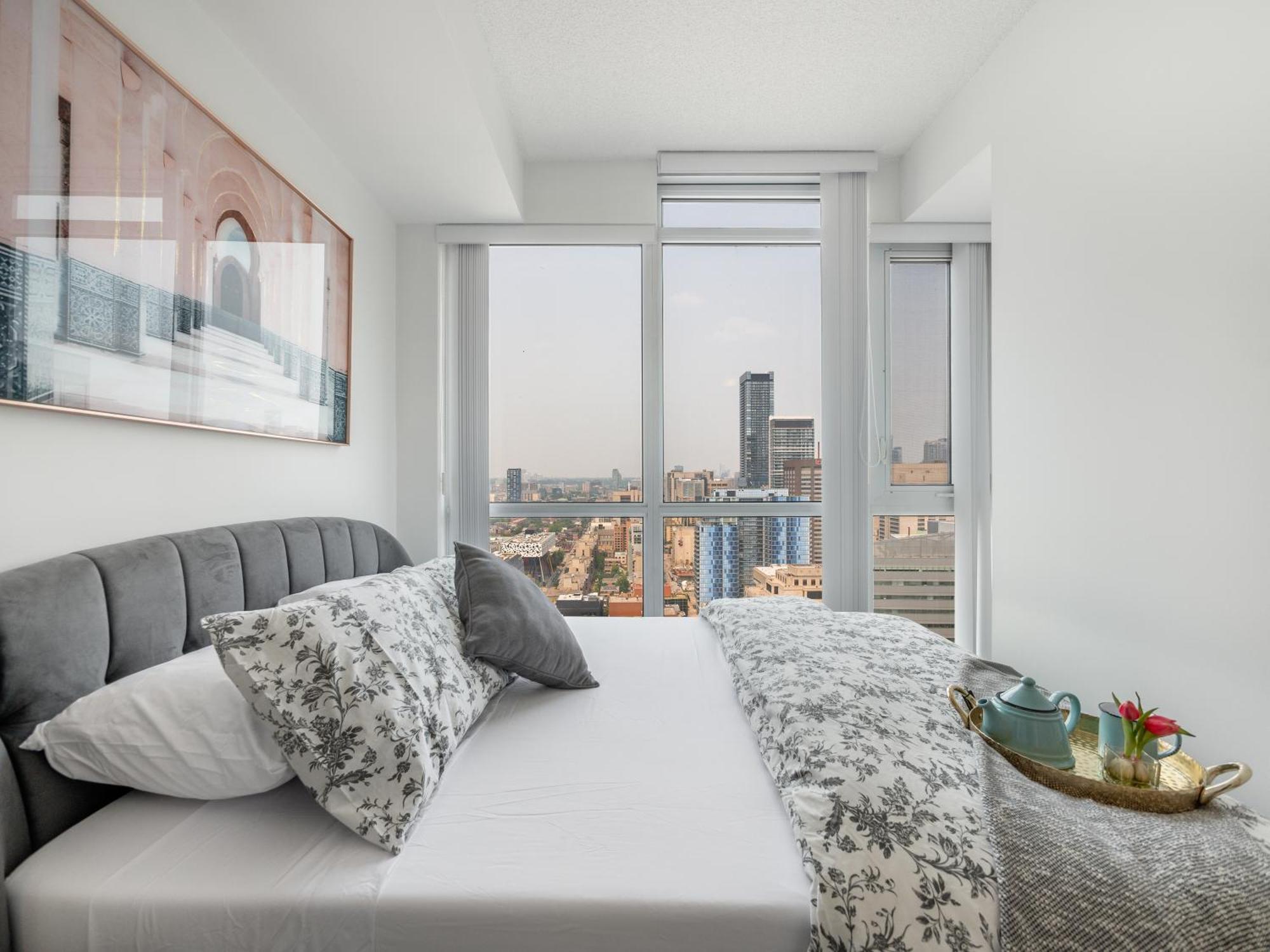 Designer One Bedroom - Entertainment District *