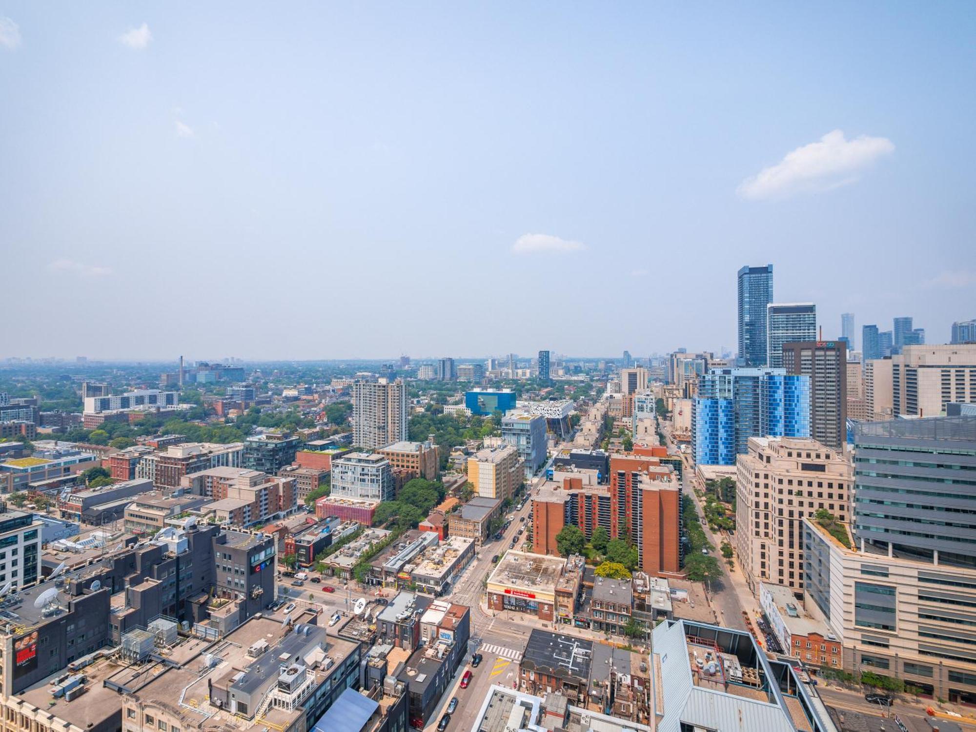 Designer One Bedroom - Entertainment District Apartment *