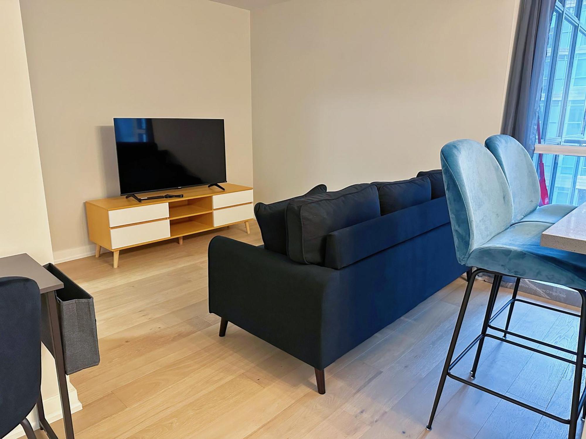 Downtown 2 Bedroom Gem With Free Parking Apartment *