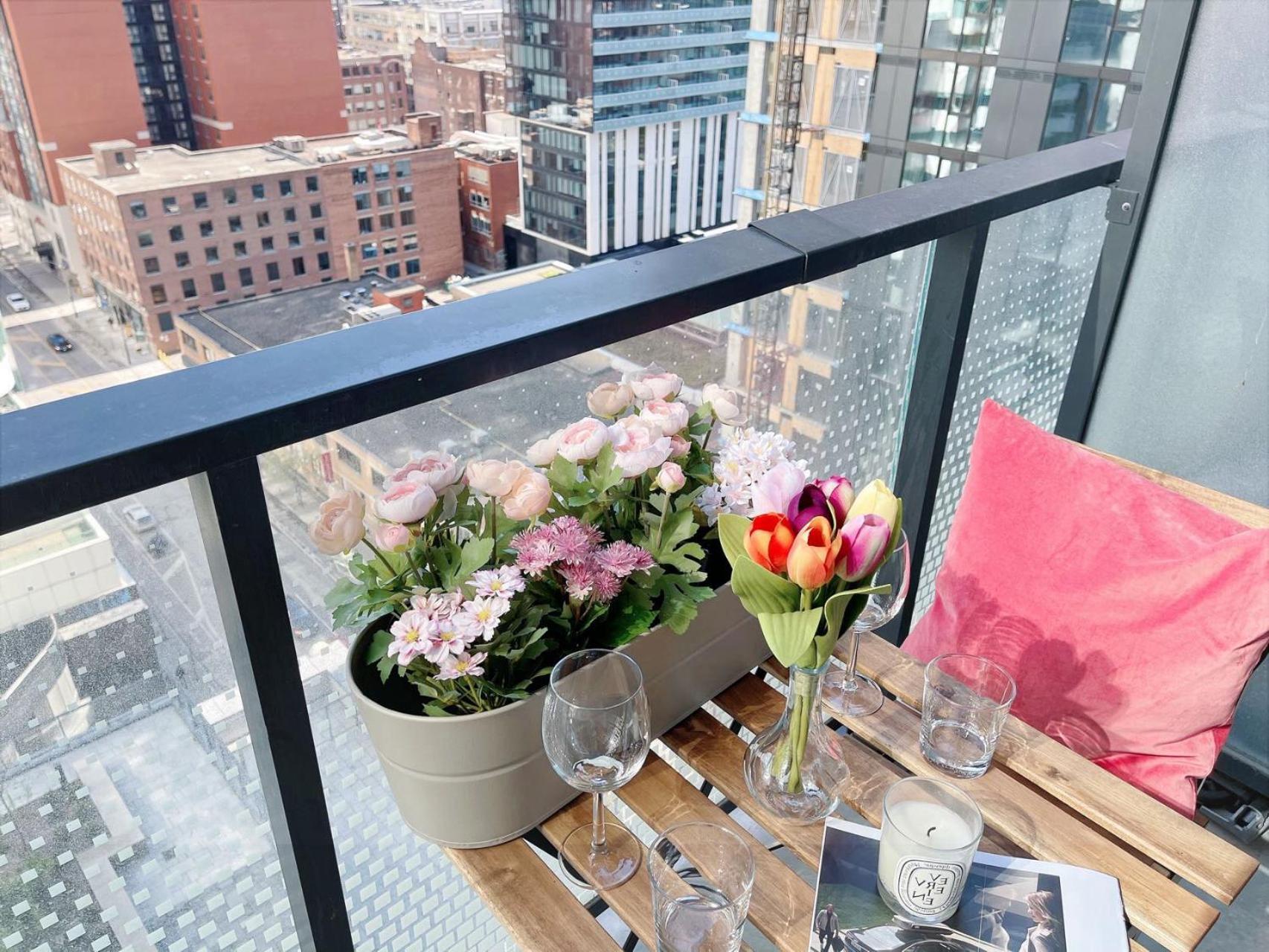 Deluxe In Downtown With Amazing View Toronto