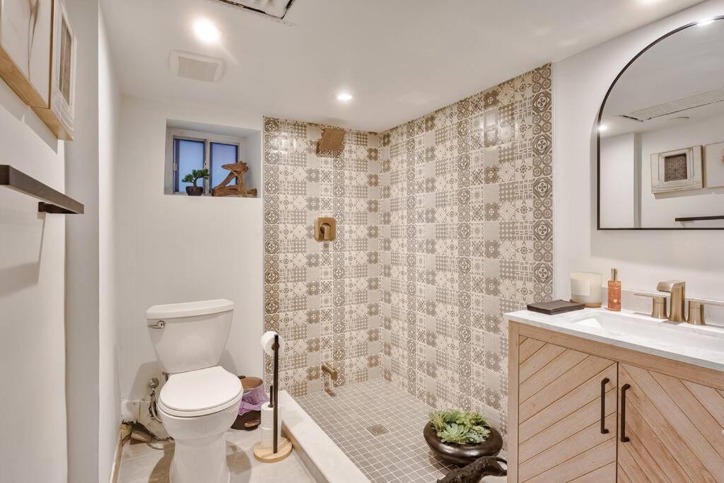 Exquisite Luxury Estate - Steps To Downtown Villa *