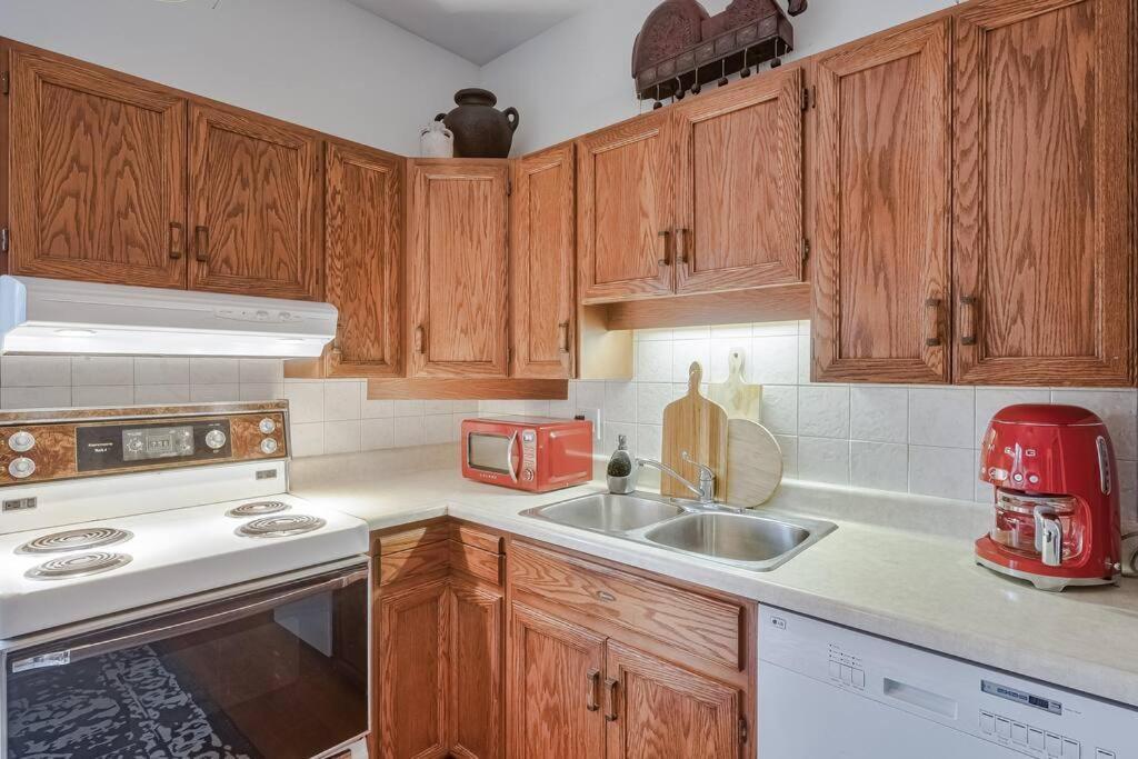 Exquisite Luxury Estate - Steps To Downtown Villa