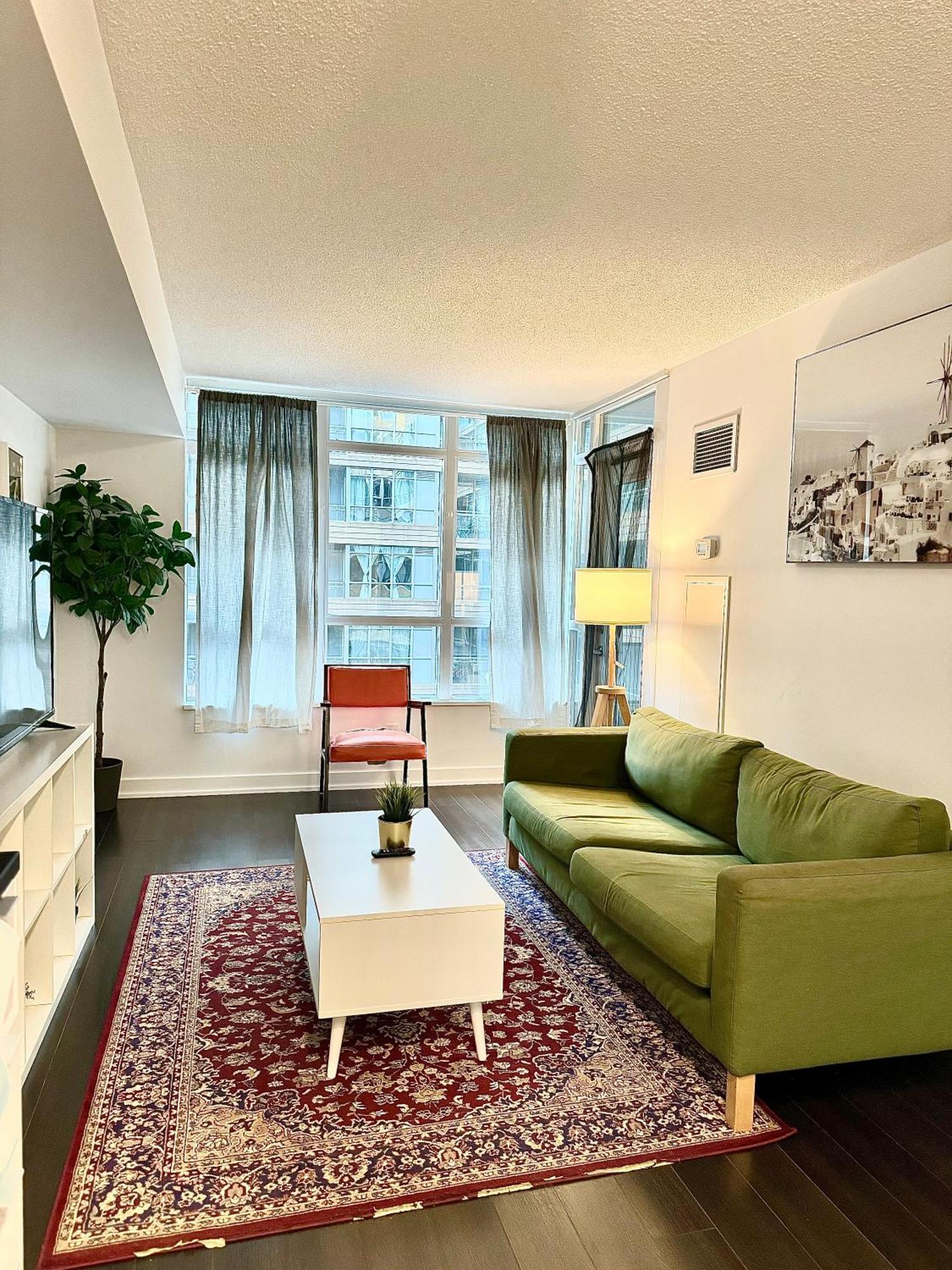 Lush By Cntower - Free Parking Apartment *