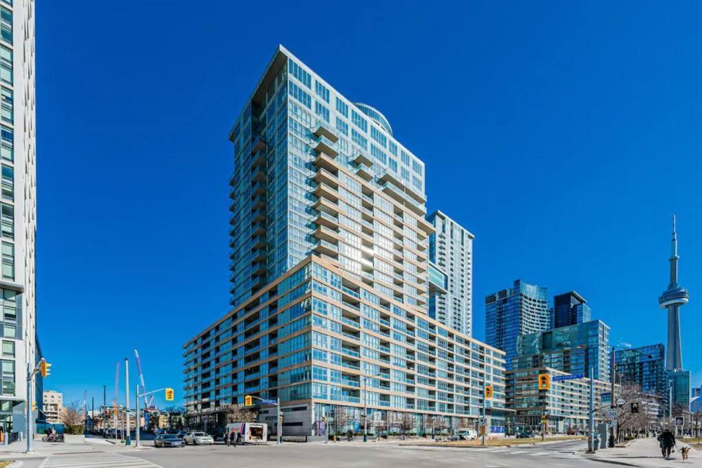 Lush By Cntower - Free Parking Apartment *