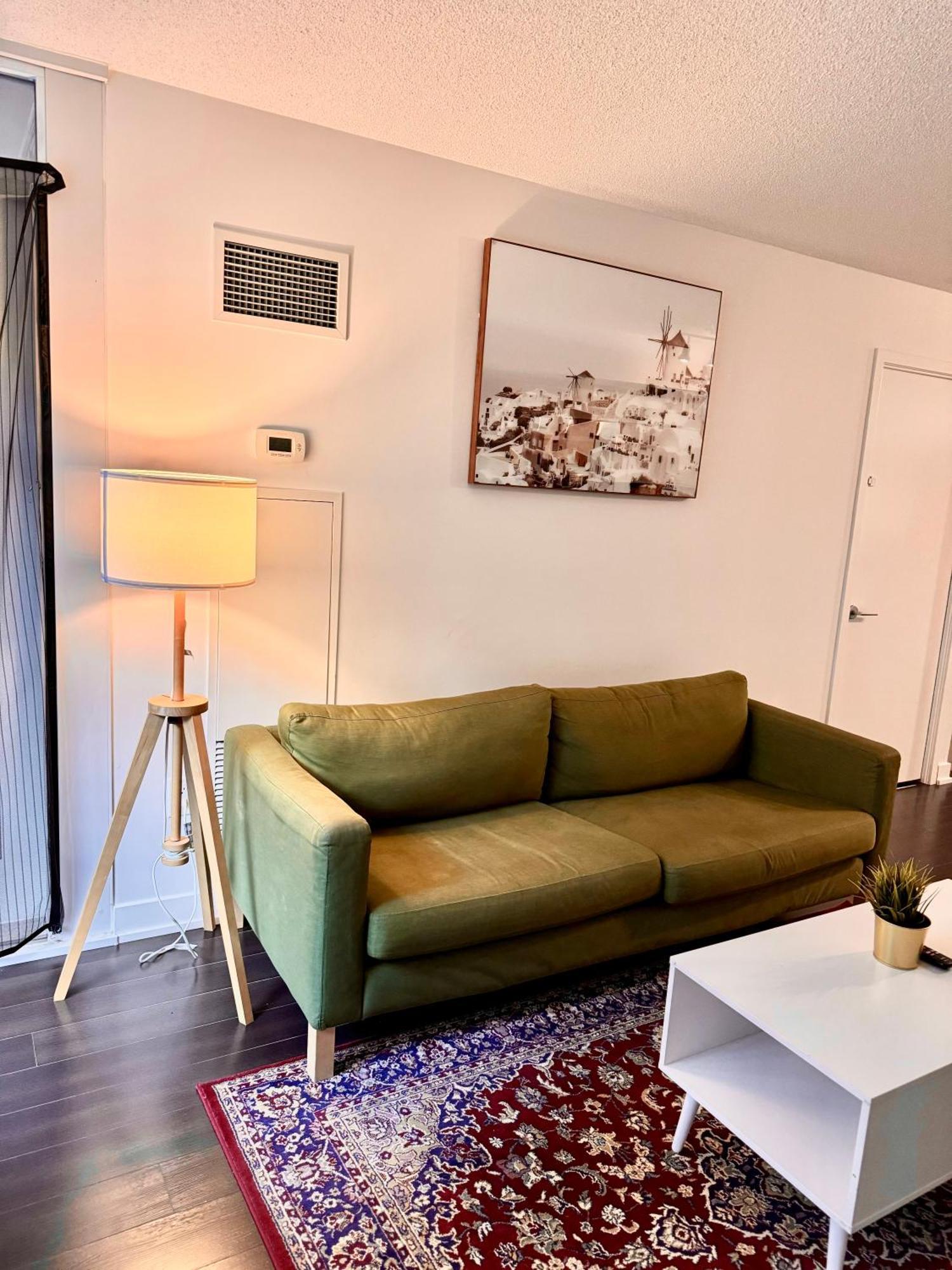 Lush By Cntower - Free Parking Apartment *