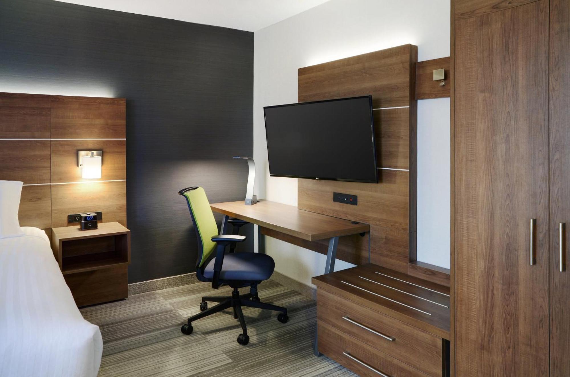 Express Downtown By Ihg Hotel 3*