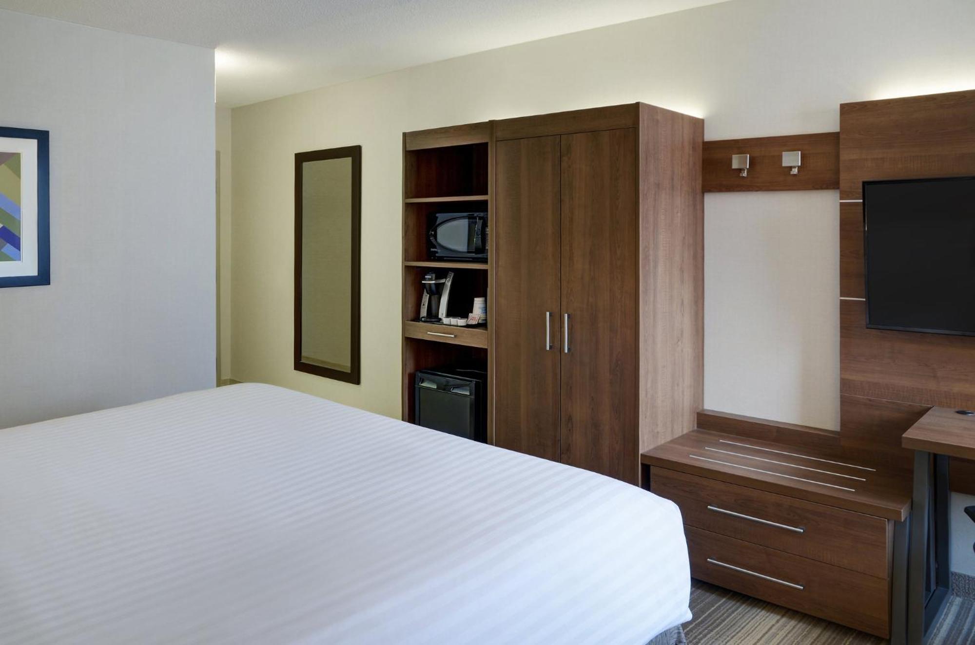Express Downtown By Ihg 3* Toronto