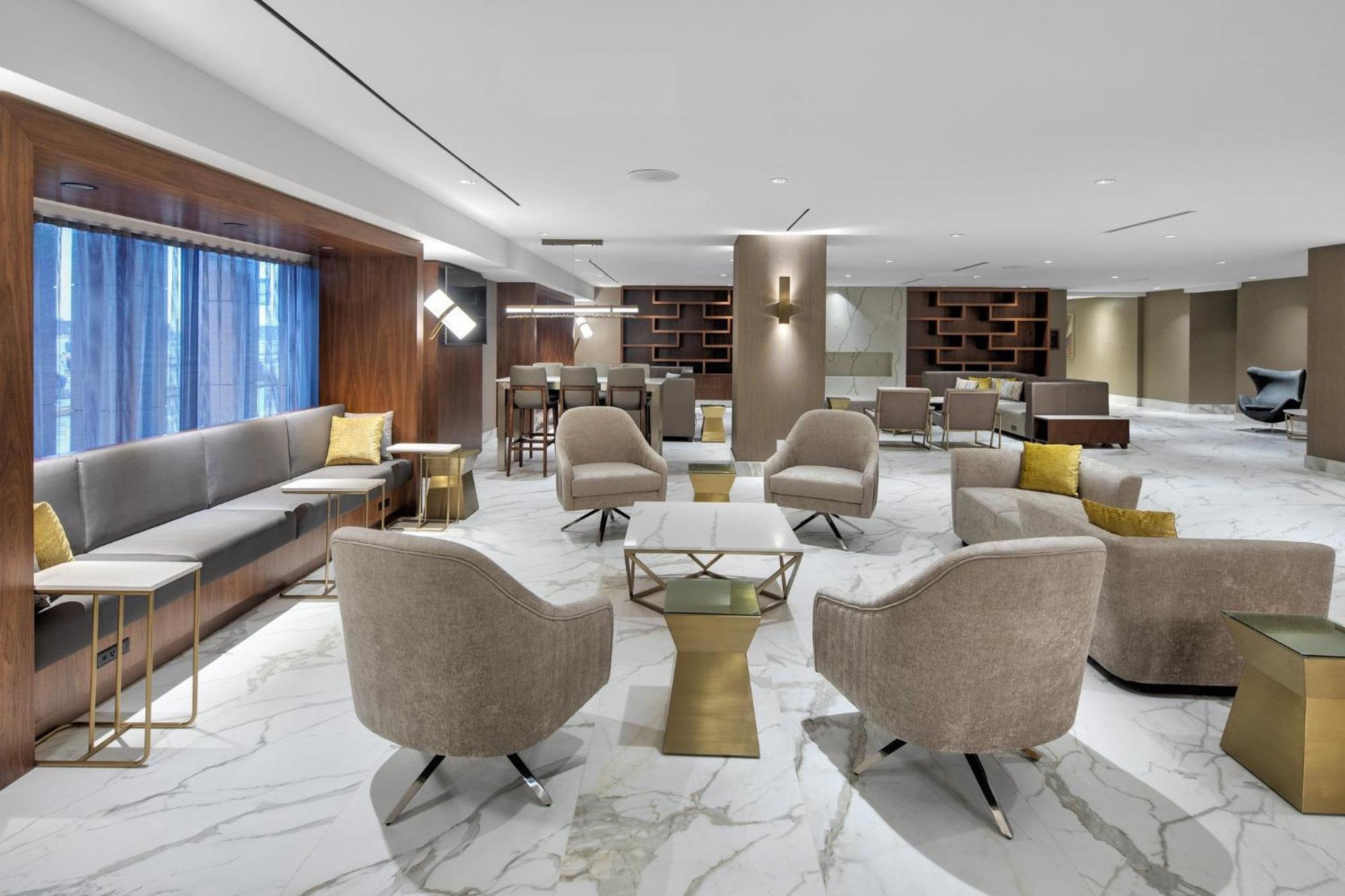 Crowne Plaza Airport By Ihg Hotel 4*