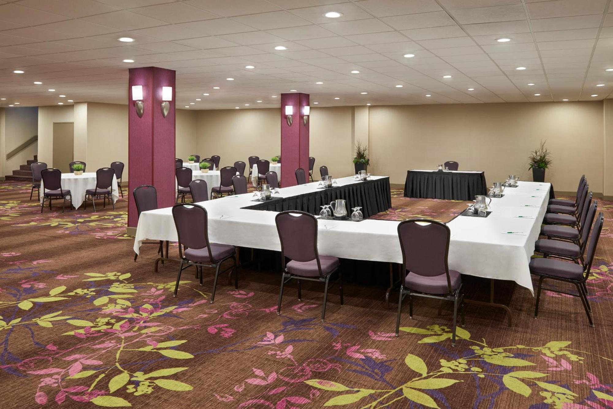 Hotel International Airport By Ihg Toronto
