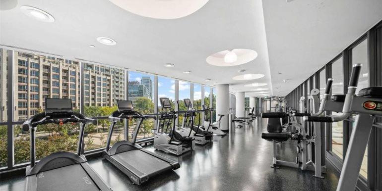 Luxury Steps To Cn Tower Apartment