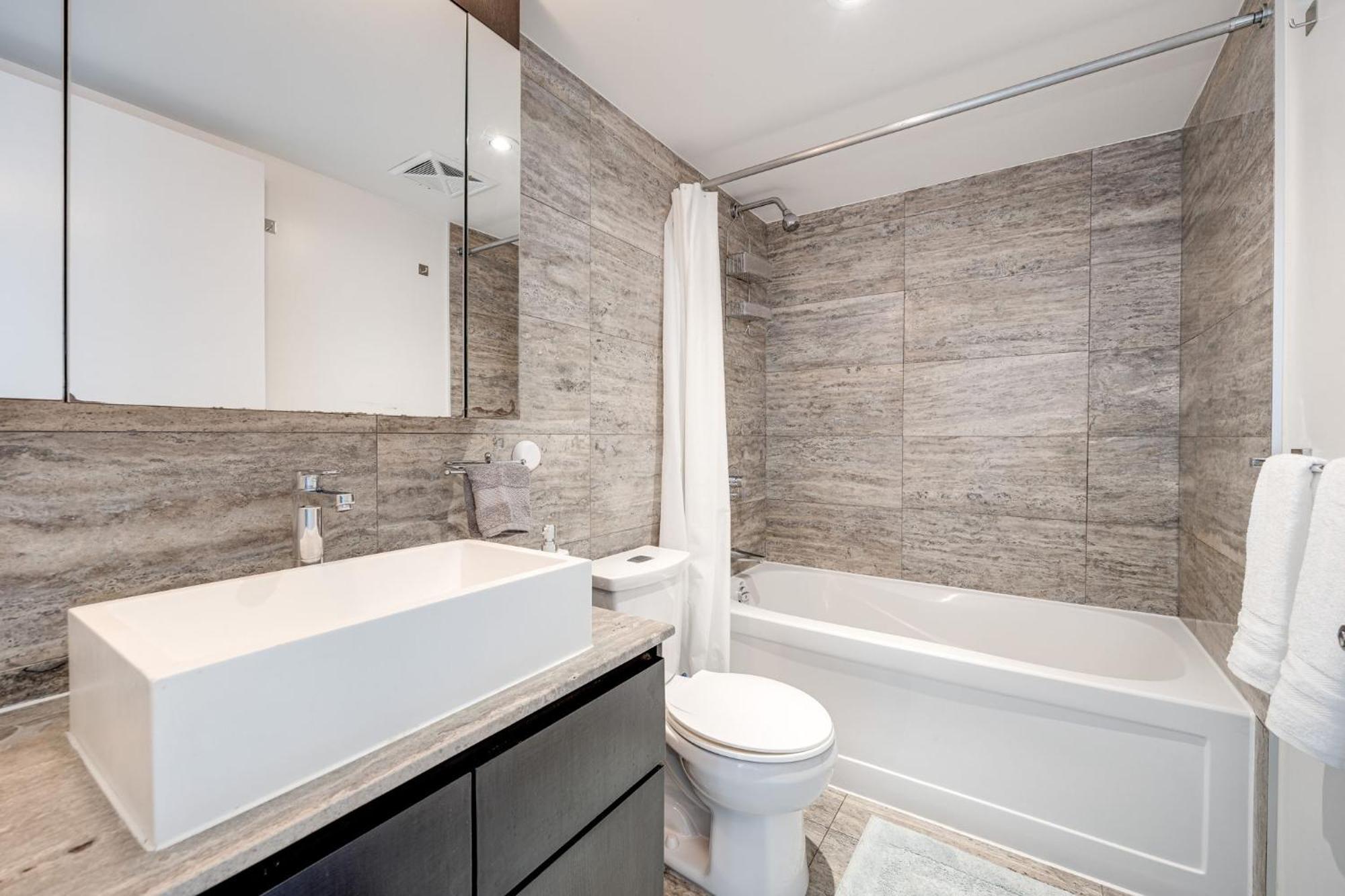 3bdrm View In * Toronto