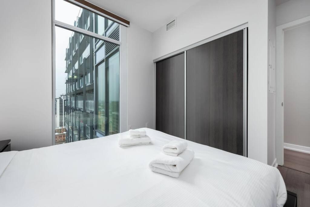 Apartment With A View, St. Lawrence Market *
