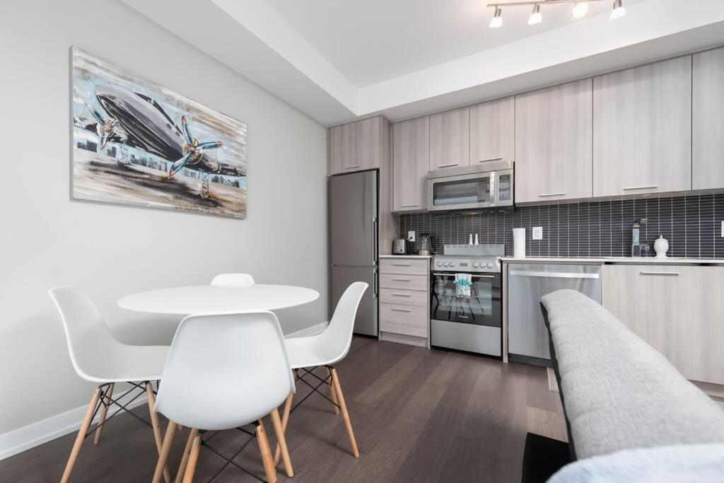 Apartment With A View, St. Lawrence Market *