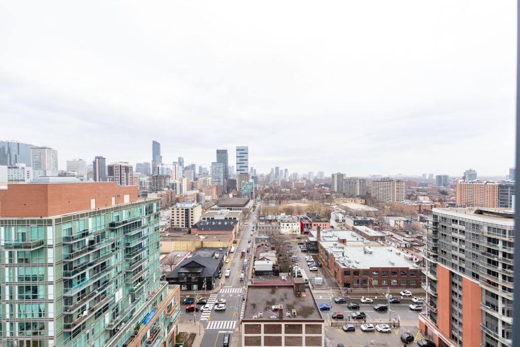 With A View, St. Lawrence Market Apartment *