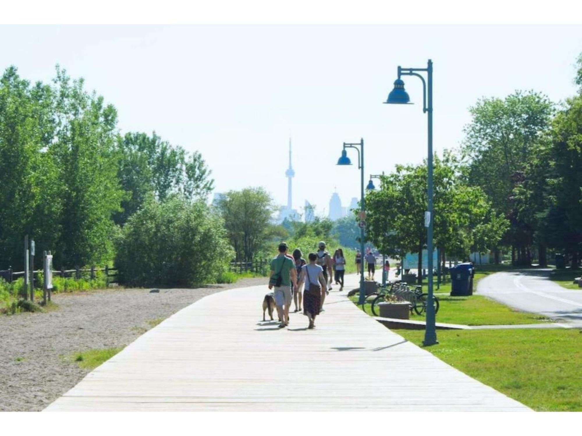 Lovely Leslieville, Exploring Nature In The Holiday home Toronto