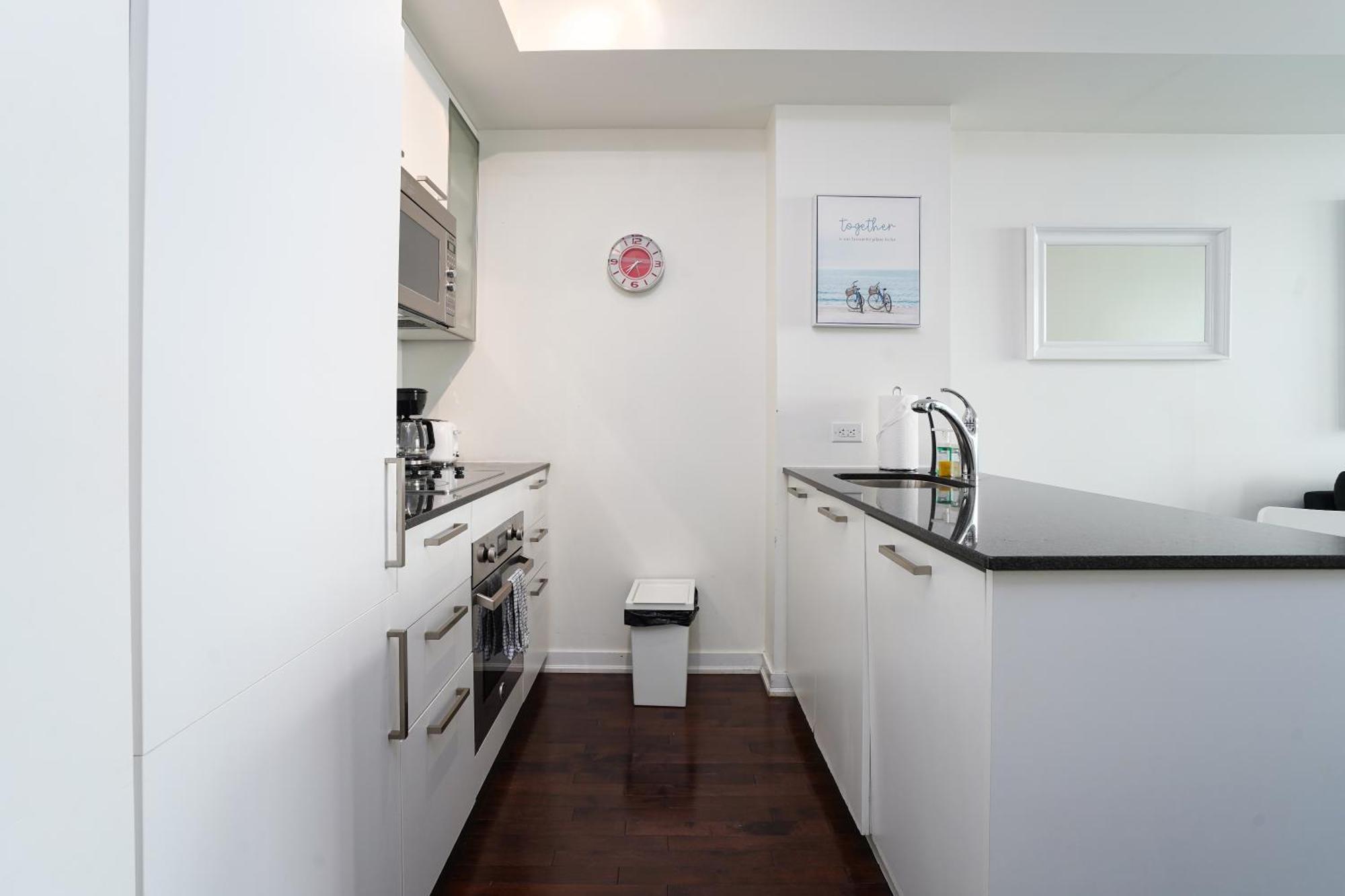 Apartment Downtown 2 Bedrooms With Parking Near Rogers Center