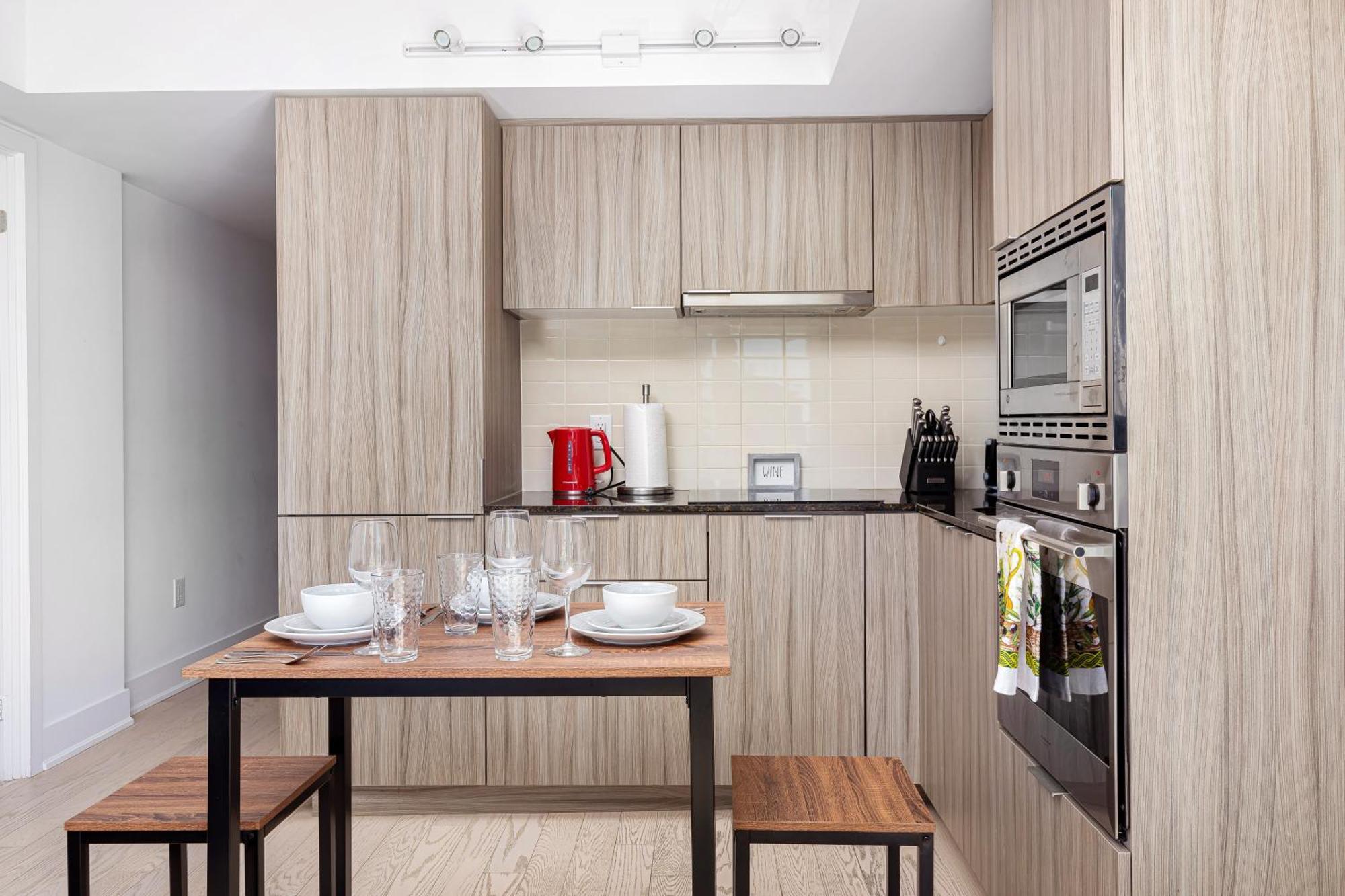 Apartment 1bd & Sofa Bed Next To Uoft! Toronto