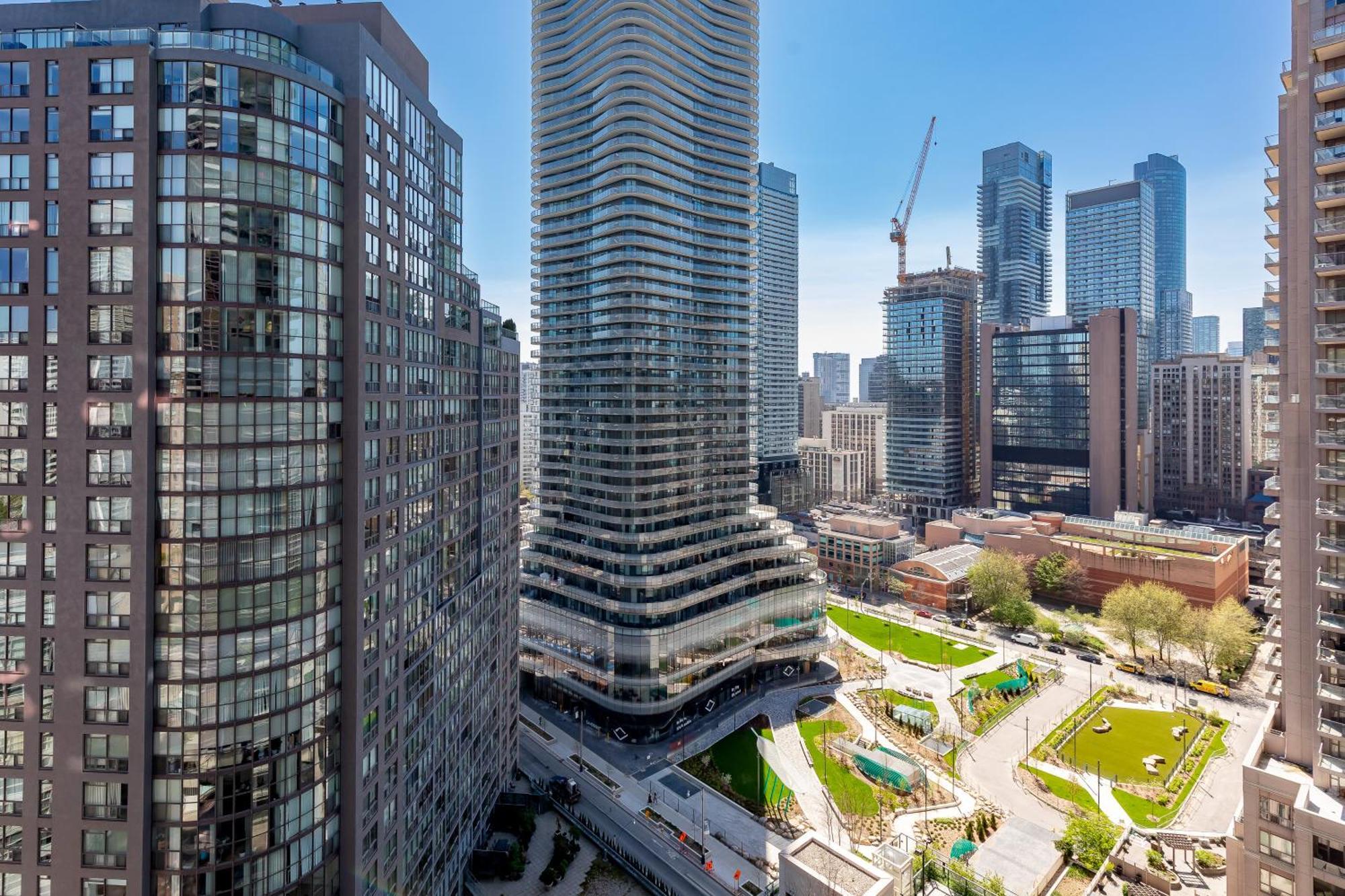 1bd & Sofa Bed Next To Uoft!
