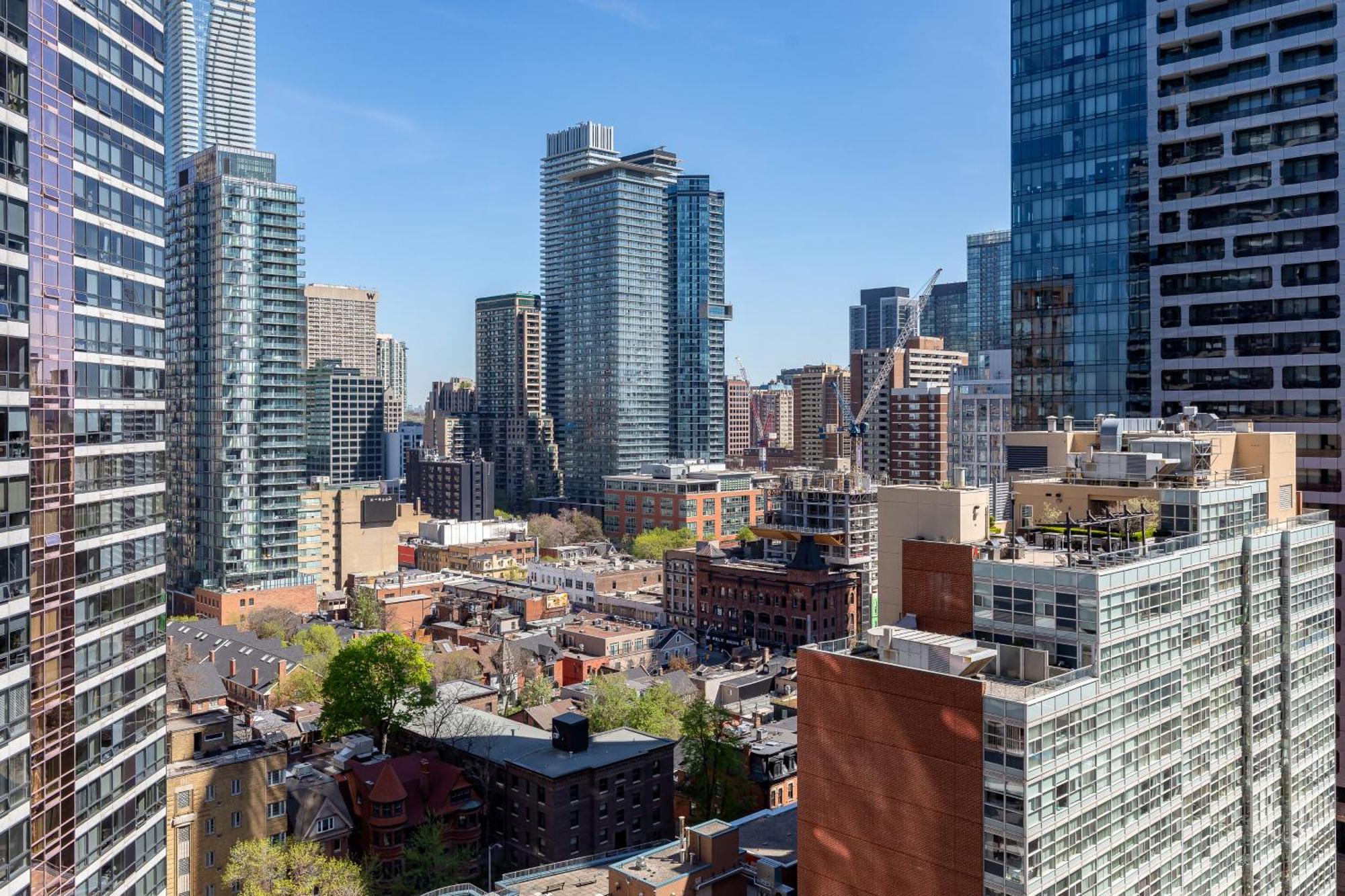 1bd & Sofa Bed Next To Uoft!