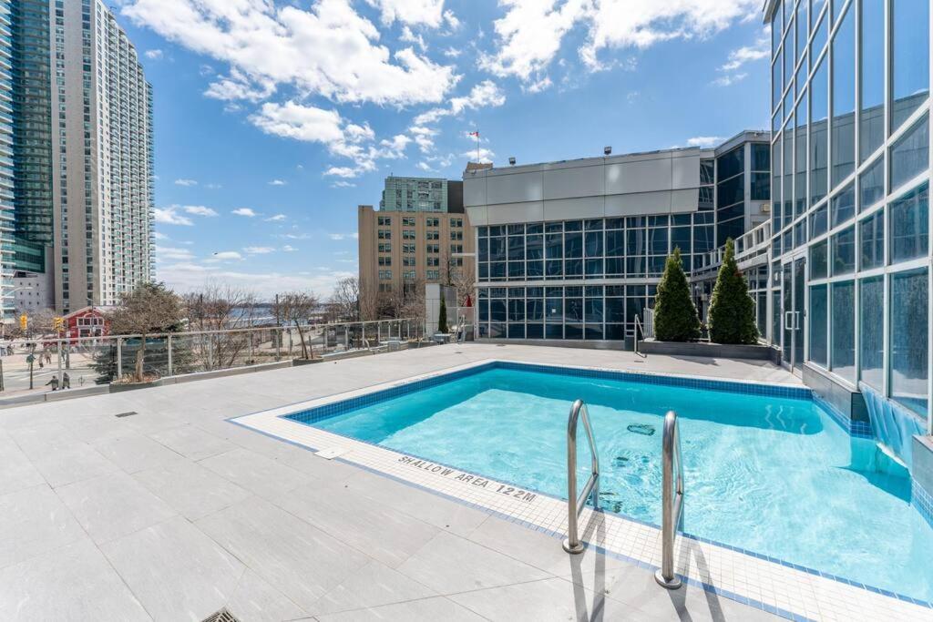 Apartment Views ~ Pool ~ Bbq ~ Harbourfront ~ Wifi *