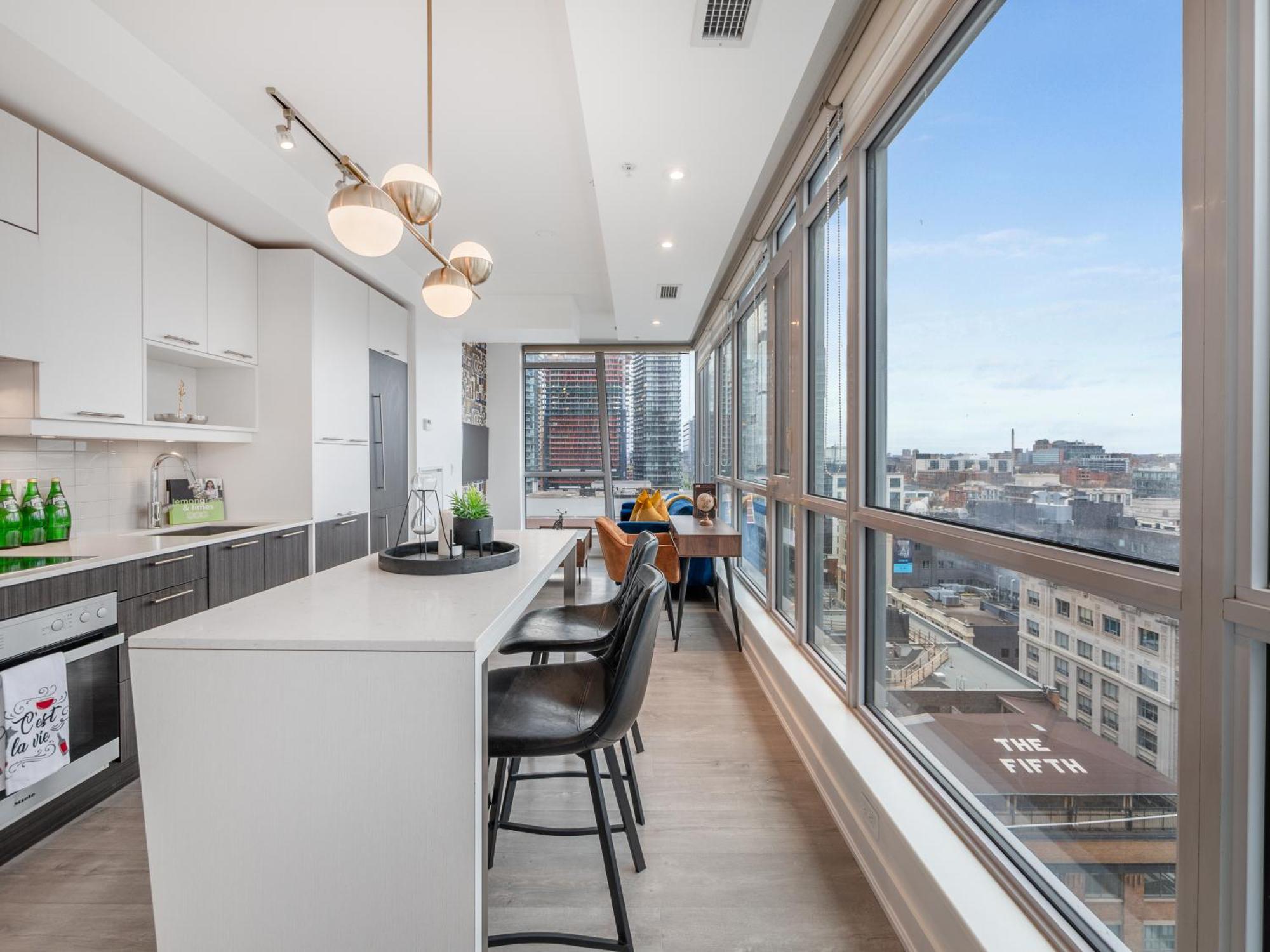 The Merrion - Toronto's Entertainment District Apartment