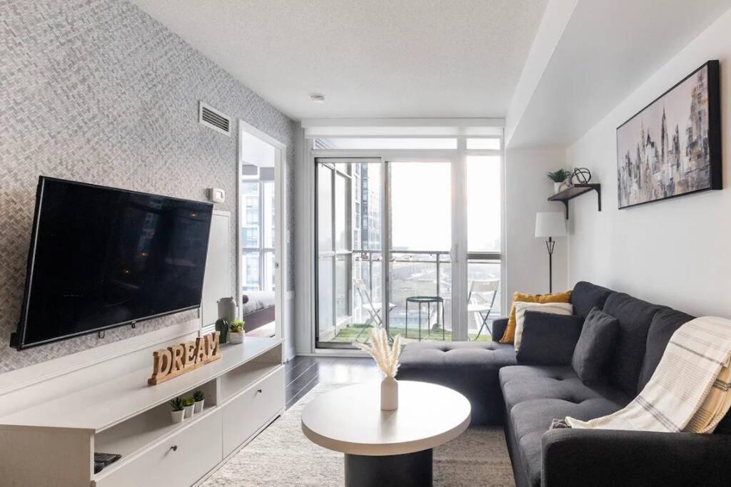 Apartment Skyhigh Haven Led-lit Downtown Retreat