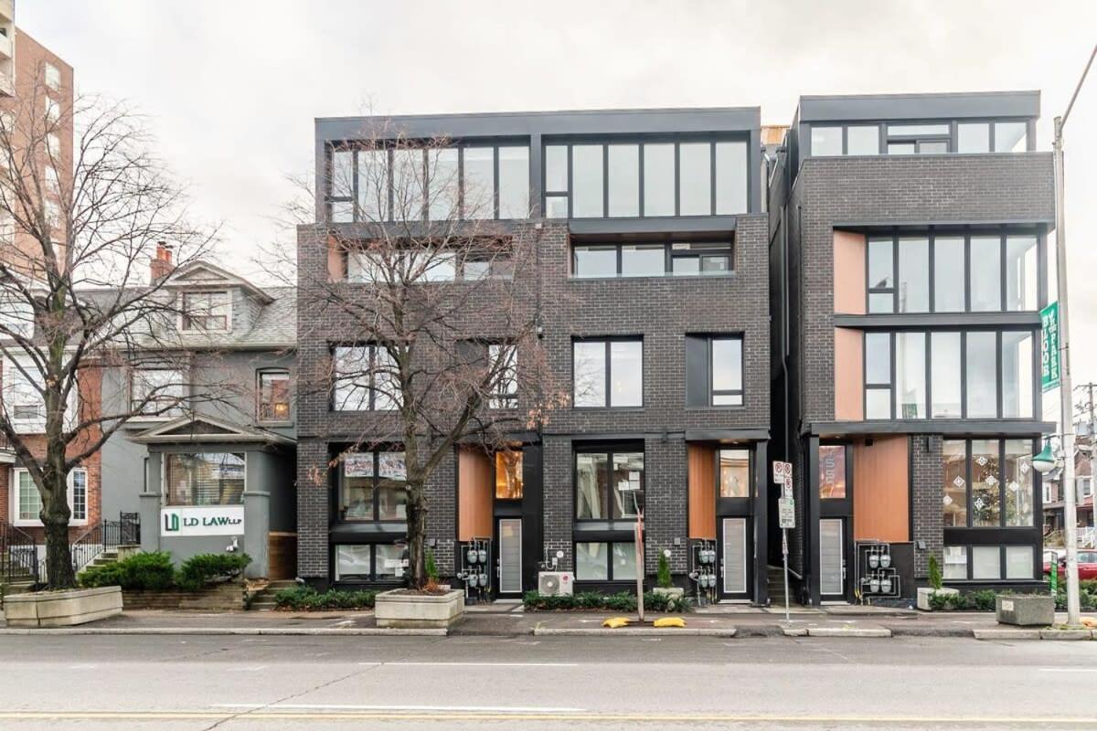 Spacious Unit In High Park North * Toronto