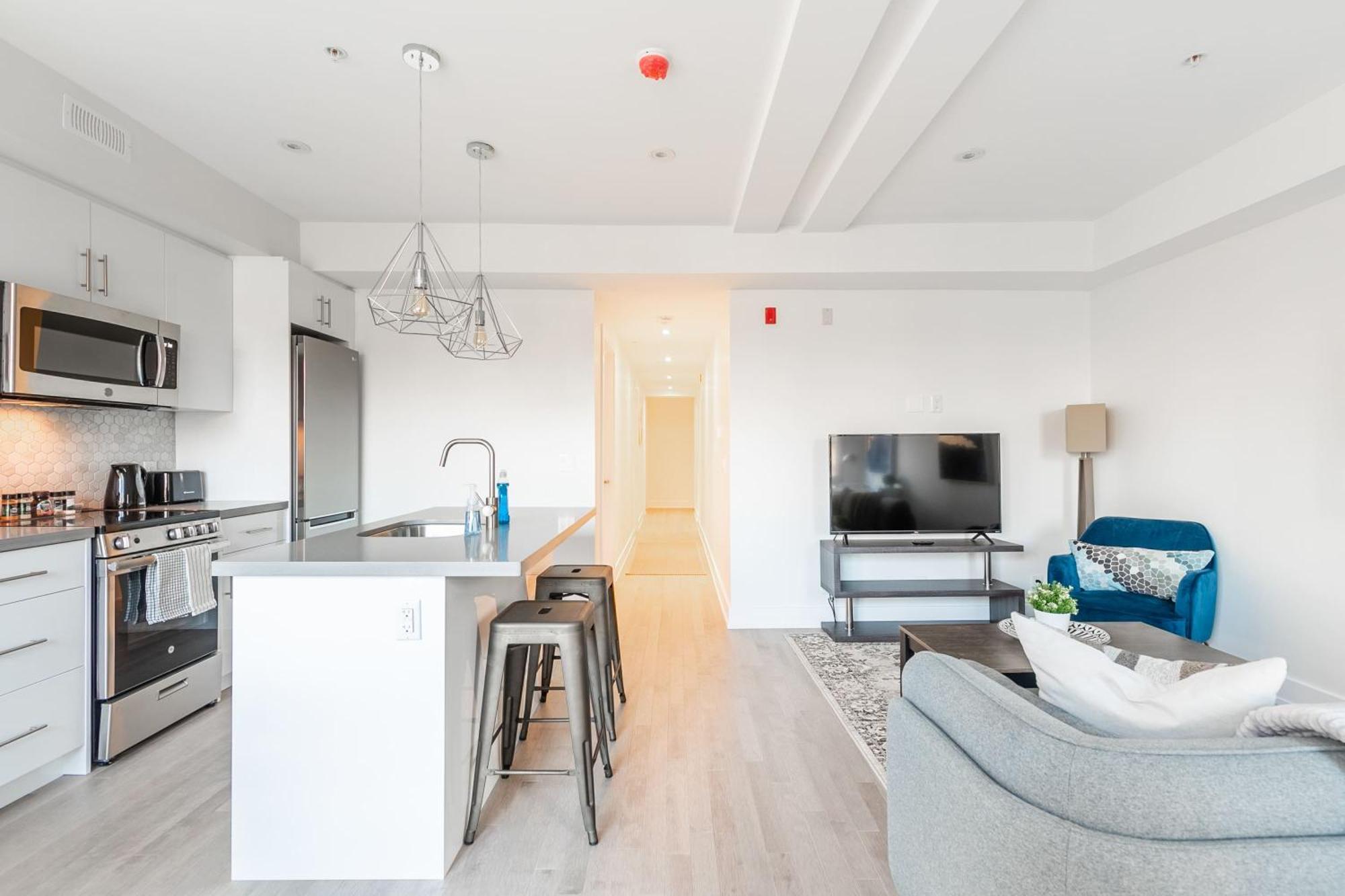Spacious Unit In High Park North * Toronto