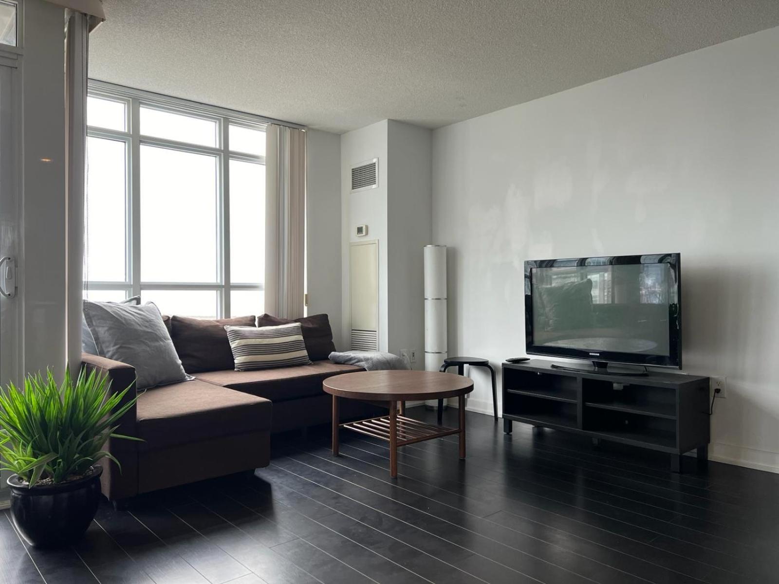 Prime Location - In Downtown Apartment *