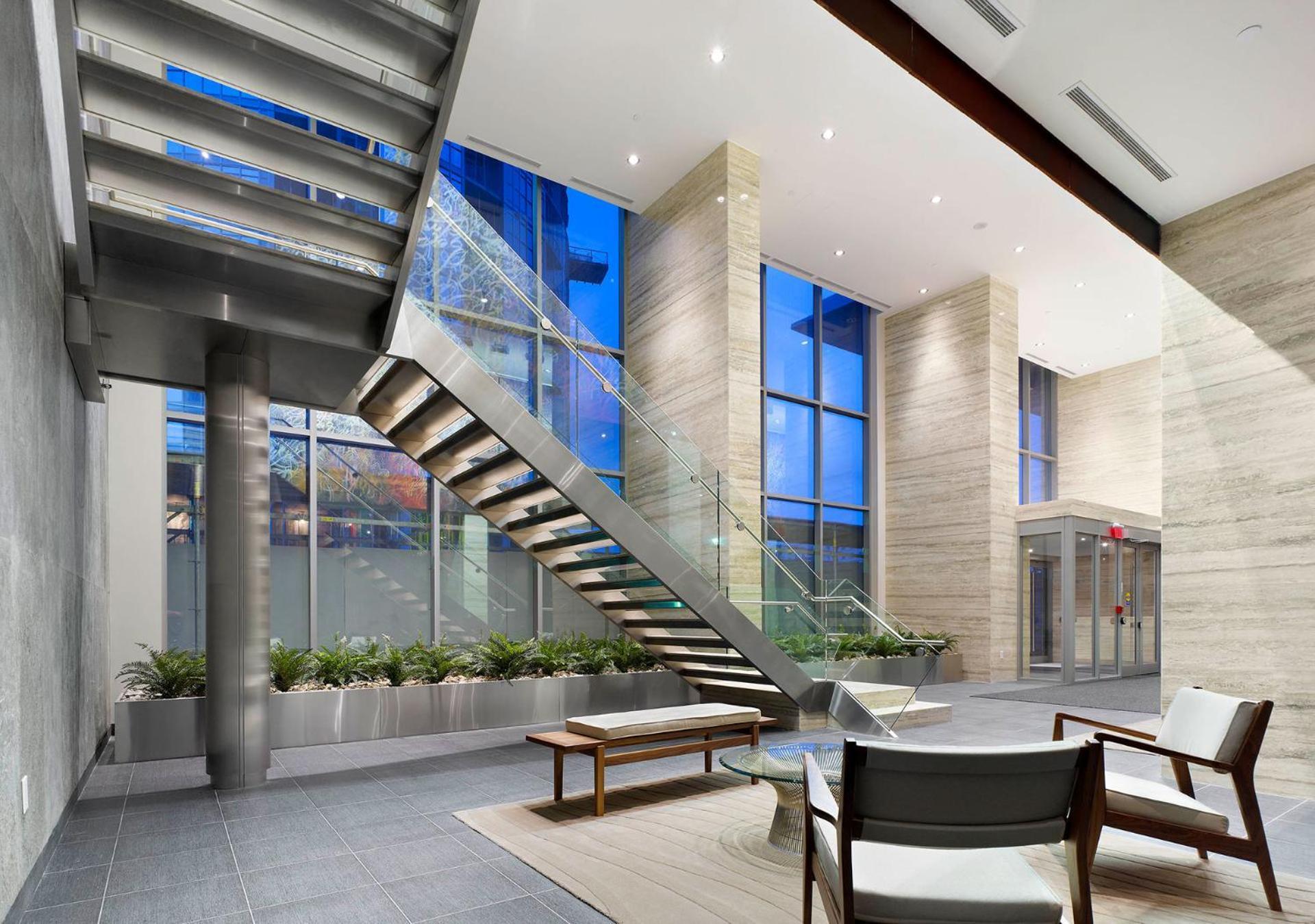 Apartment Prime Location - In Downtown *