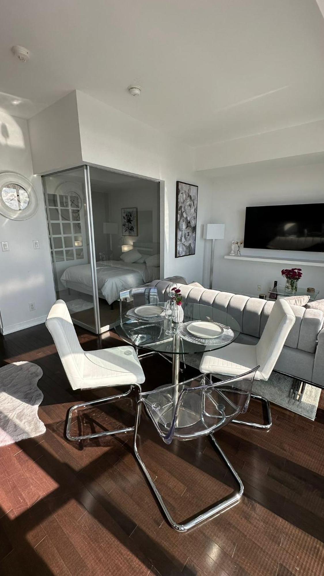 Apartment Downtown, Luxury Condo, Cn Tower, Rogers Center, Scocia Arena, Unobstructed View *