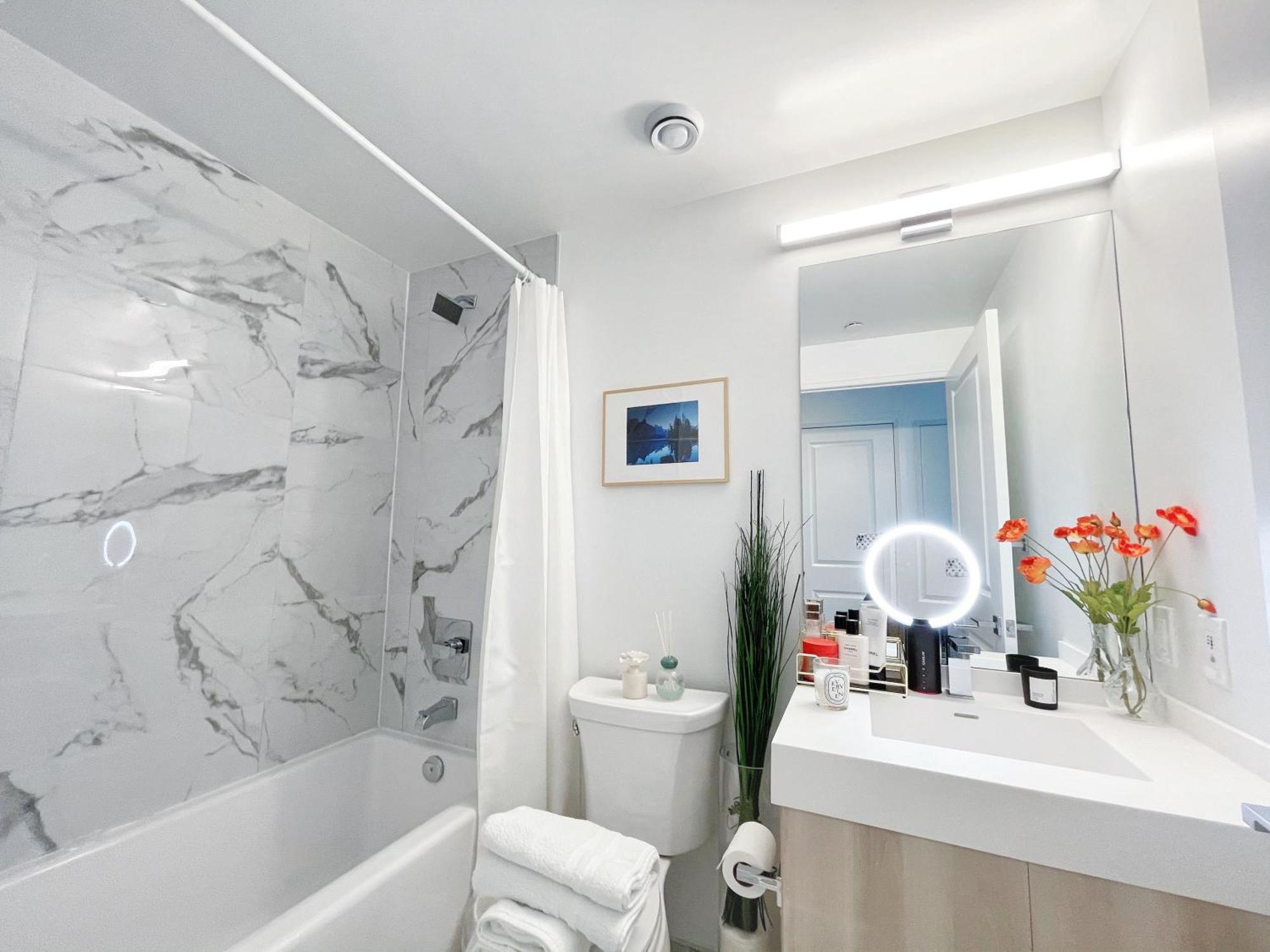 Apartment Infivilla Boutique Penthouse-live In The Sky With Amazing Lakeview! Downtown Toronto!b *