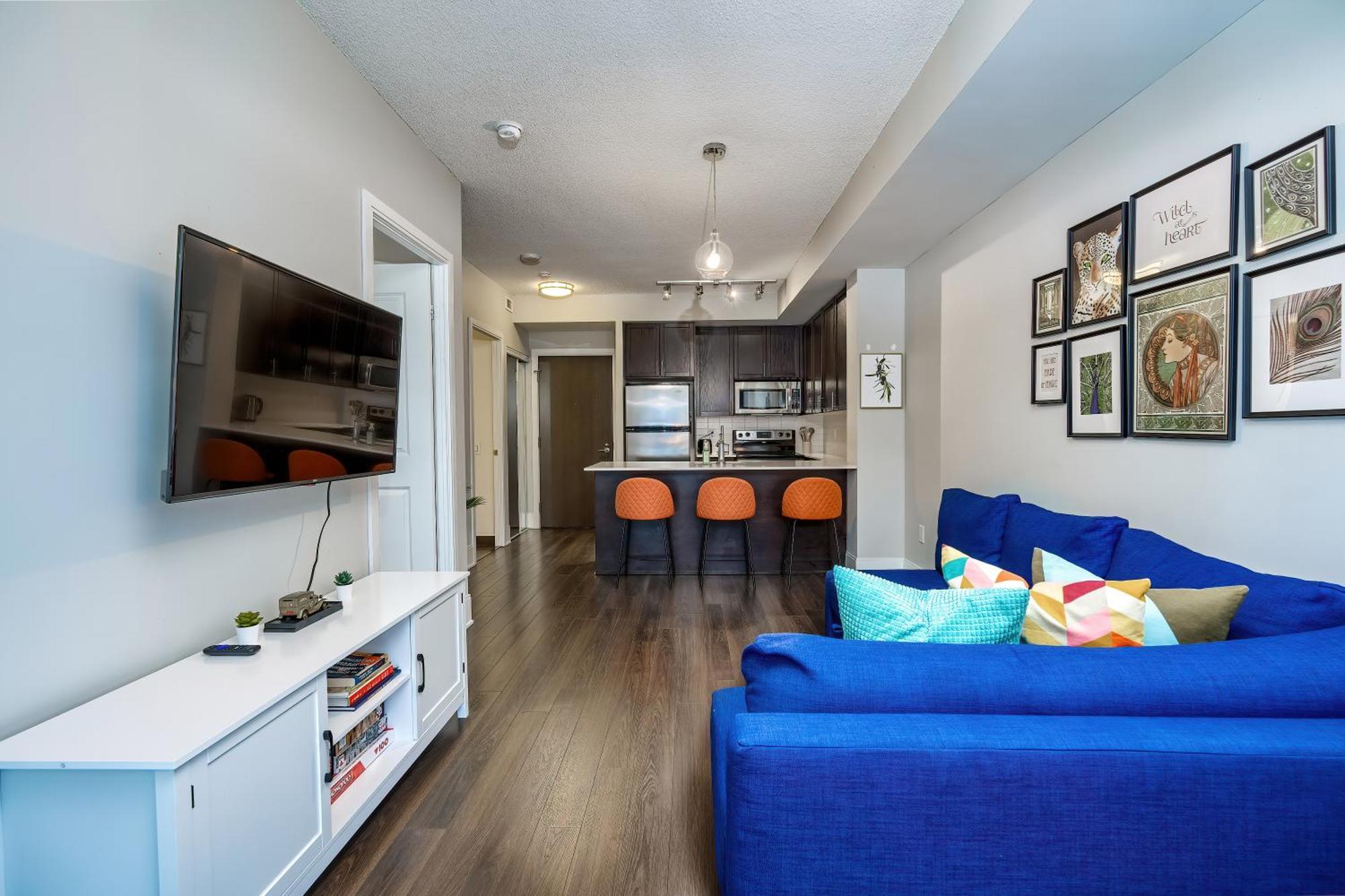 Apartment In The Heart Of Downtown Toronto!