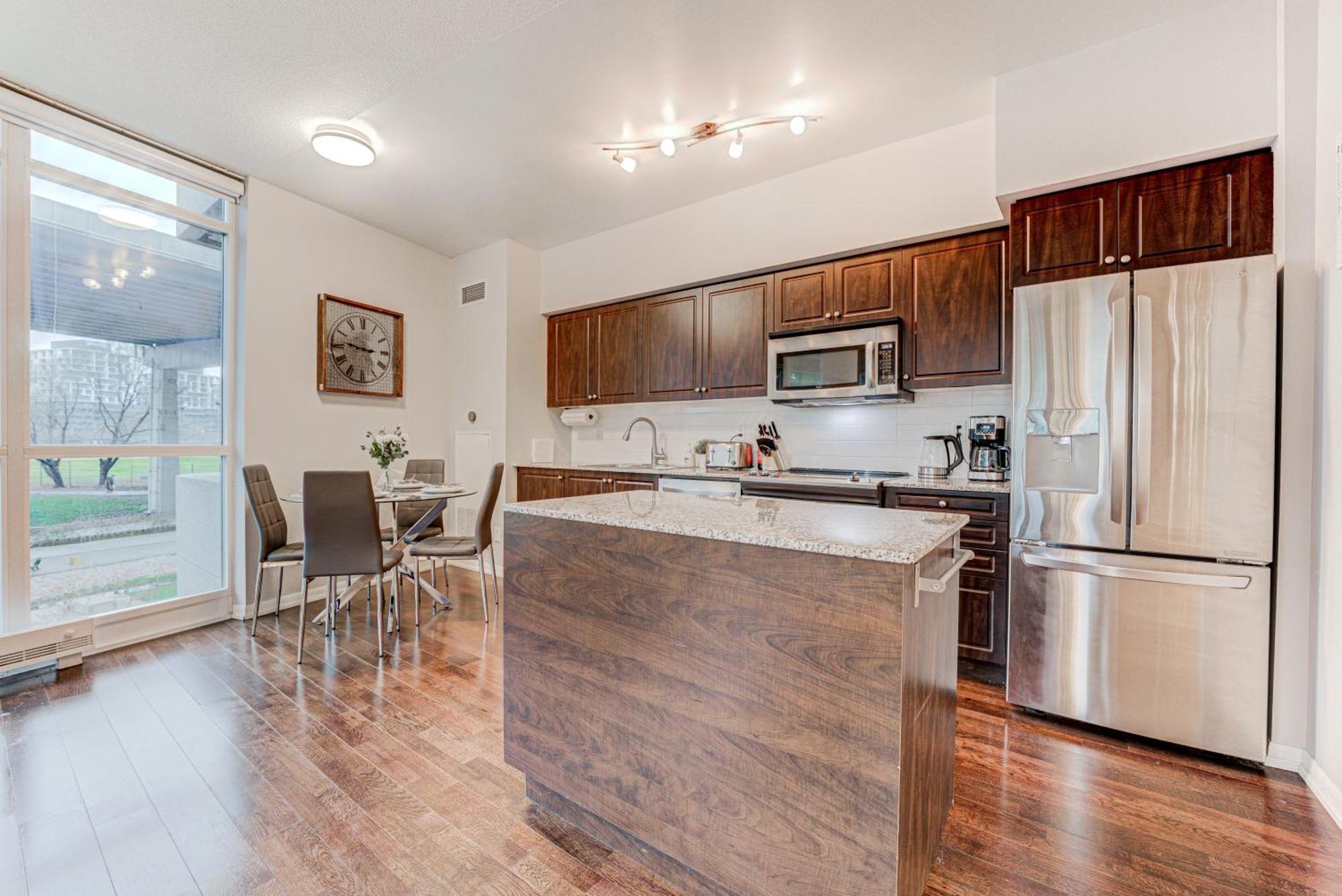Prime Pad 2 Bedroom With Cn Tower View * Toronto